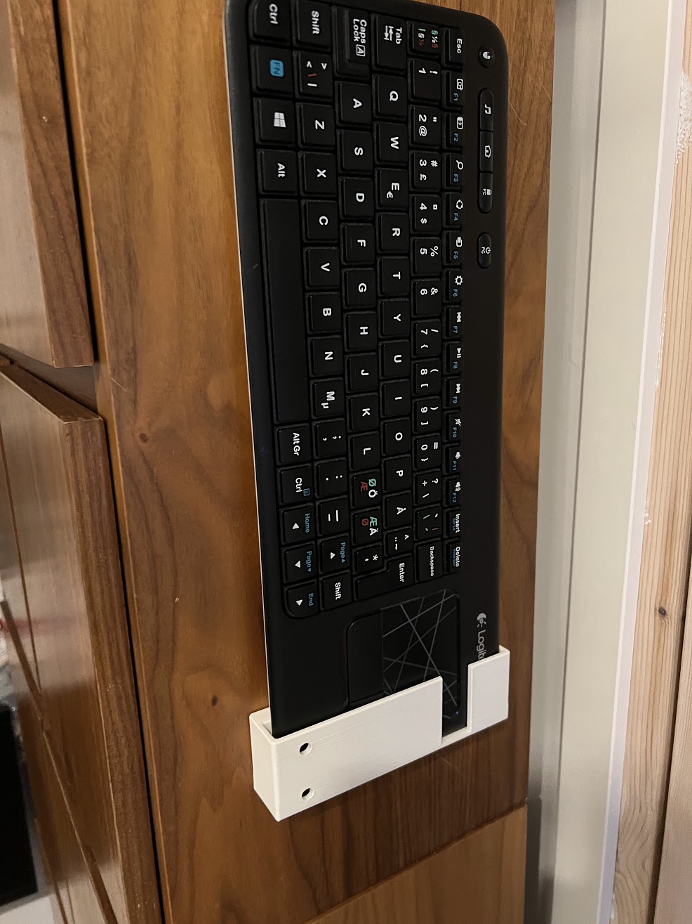 K400 keyboard vertical wallmount