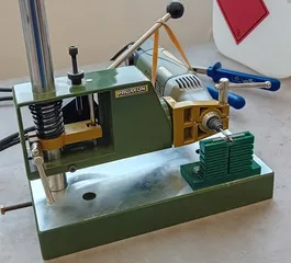 Specimen holder for notch polishing