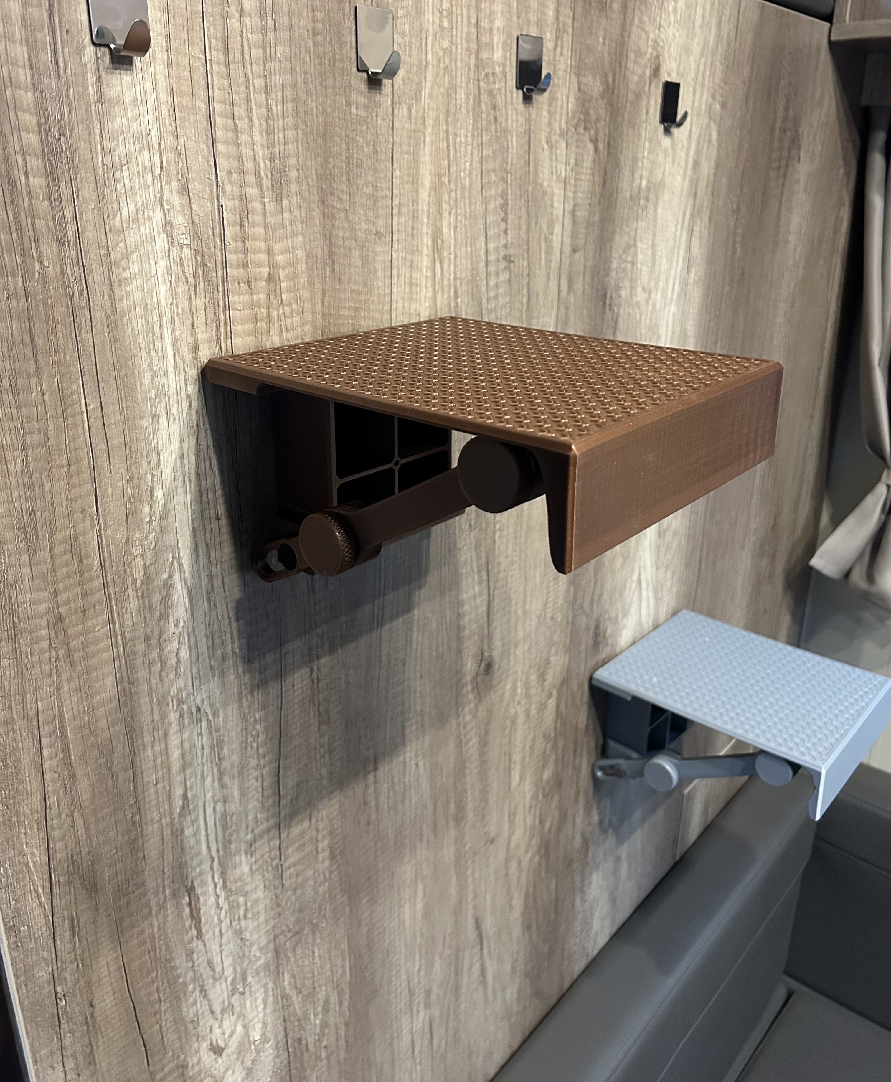 Shelf folding