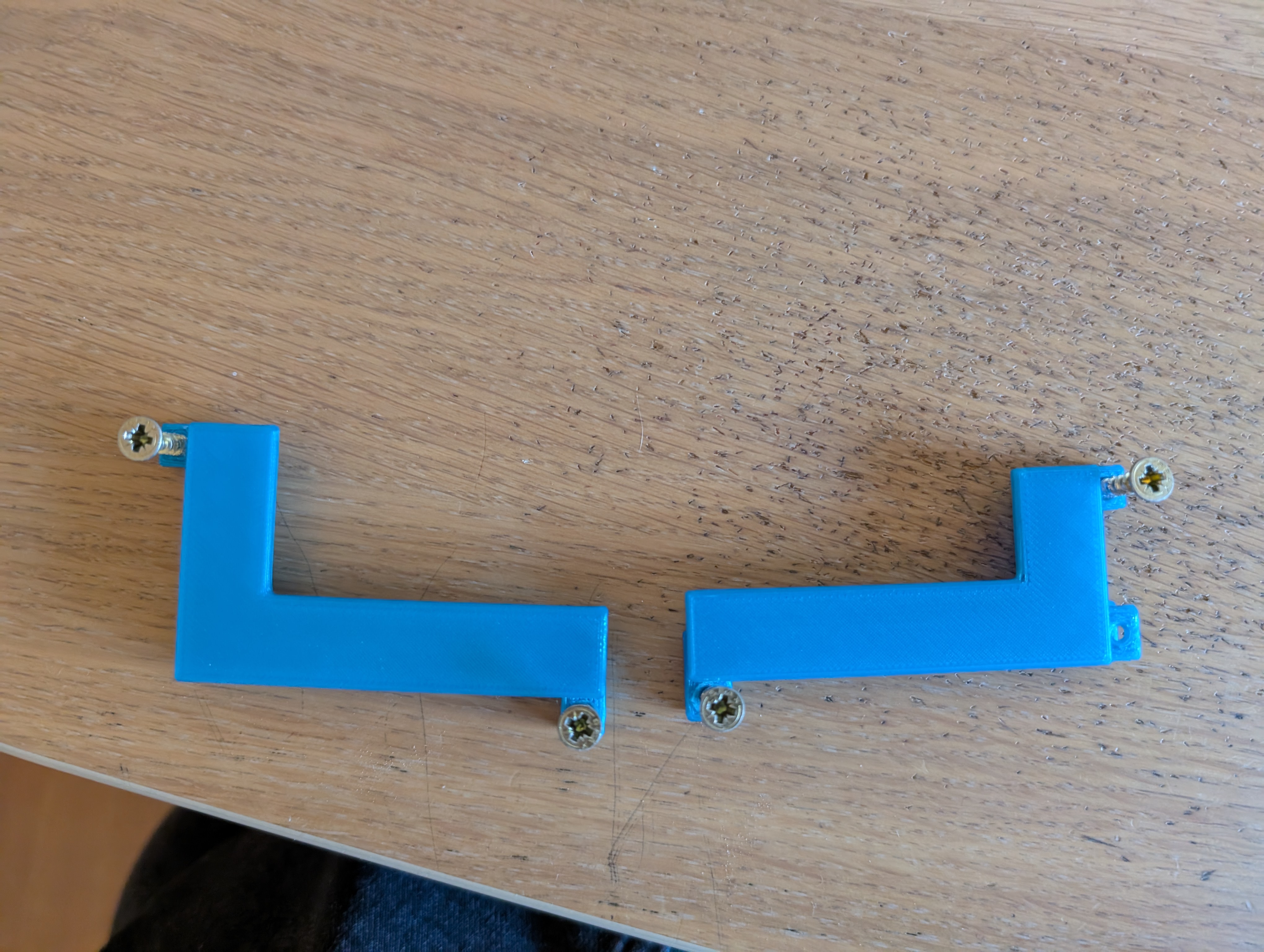 Low profile Surface Pro 4 wall mount (with cable clip)