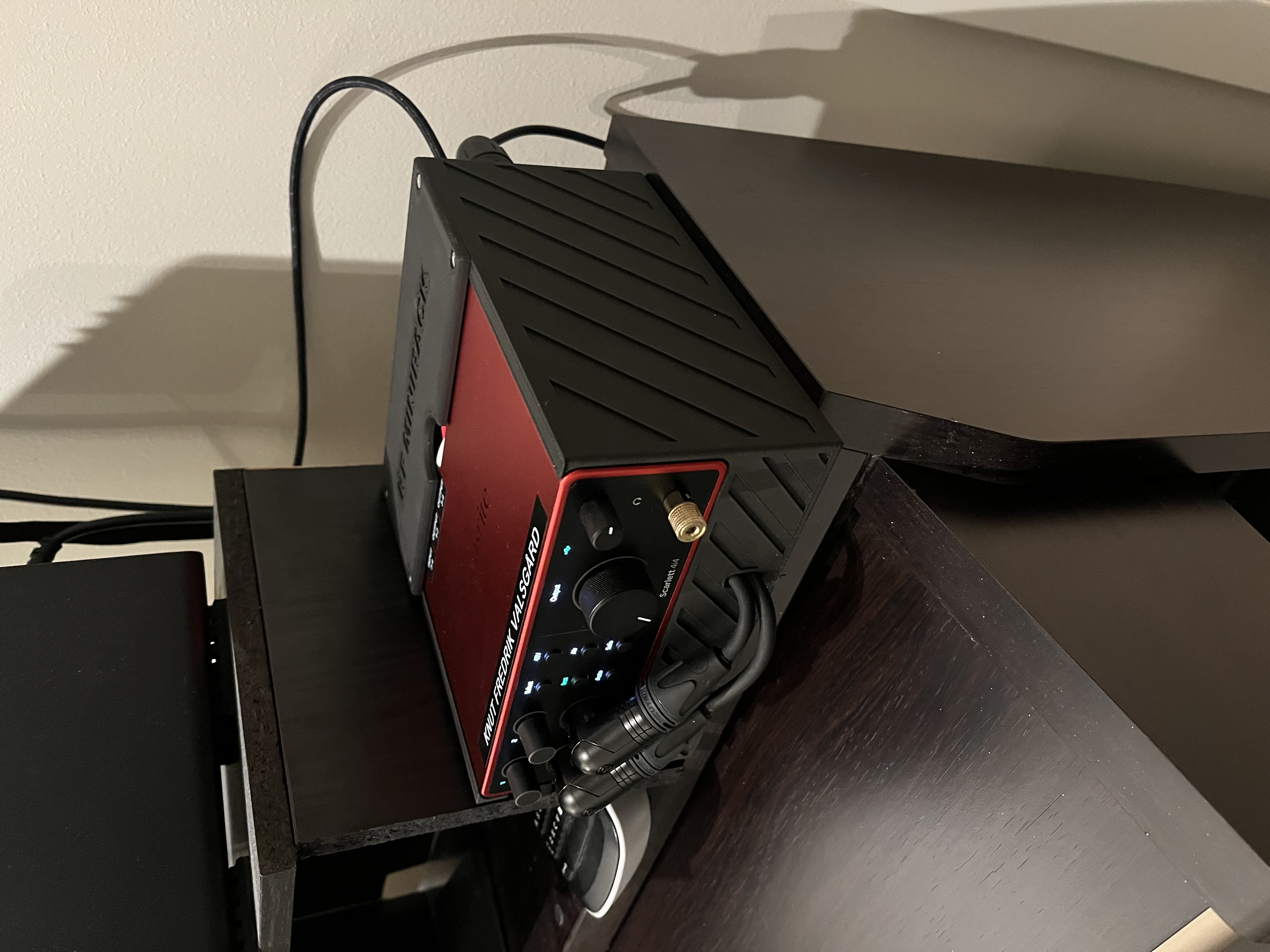 Focusrite Scarlett 4i4 4th gen Custom Rack
