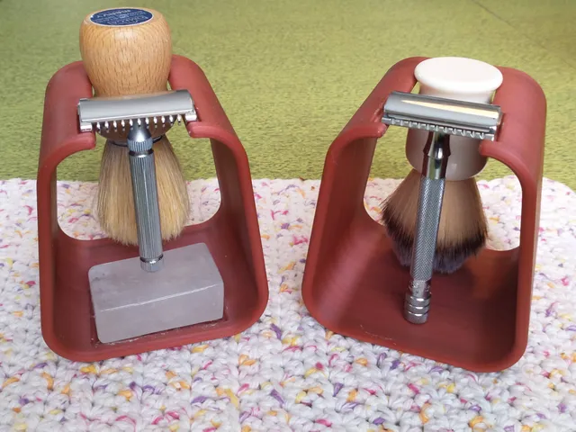 Razor and brush support