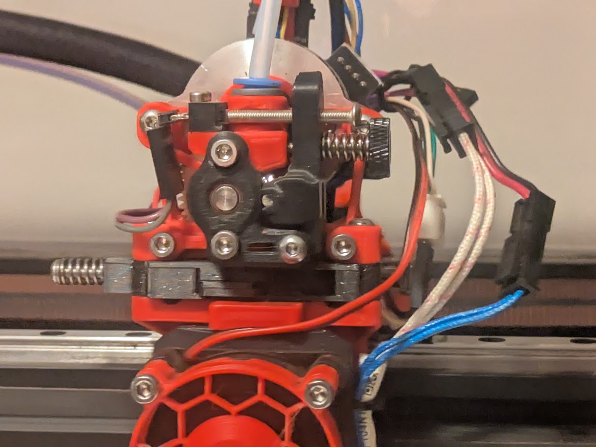 Updated blade holder to fit Titan brand blades