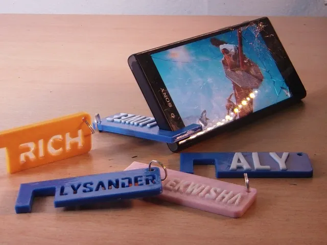 Adjustable Smartphone Stand - Customizable Keychain