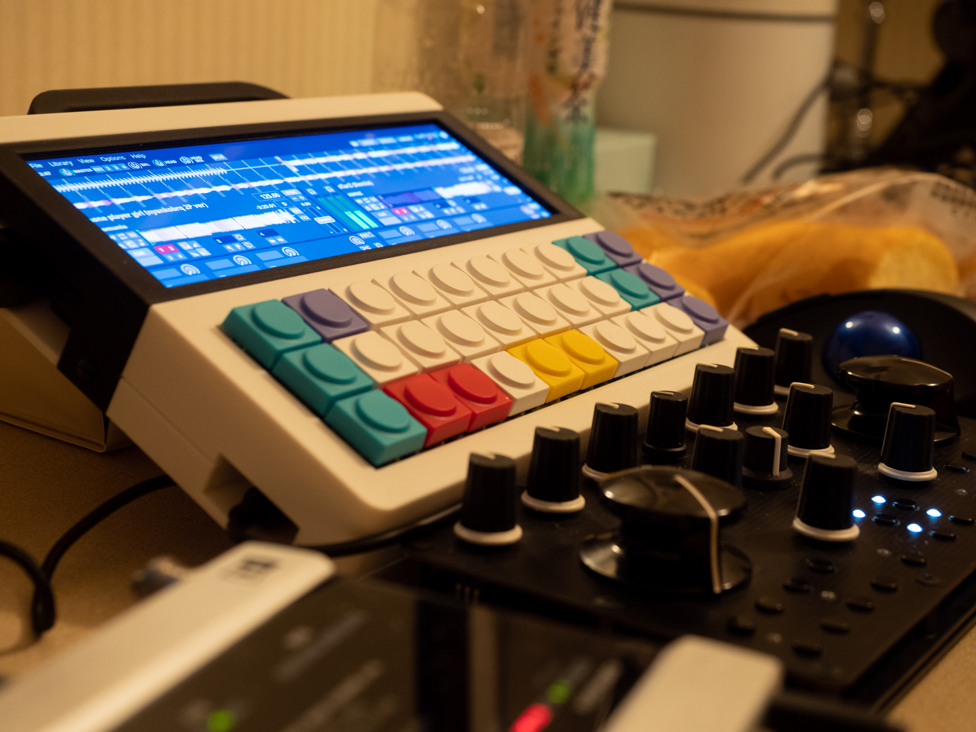 Miniatura 2 do modelo 3D Cyberdeck for DJs