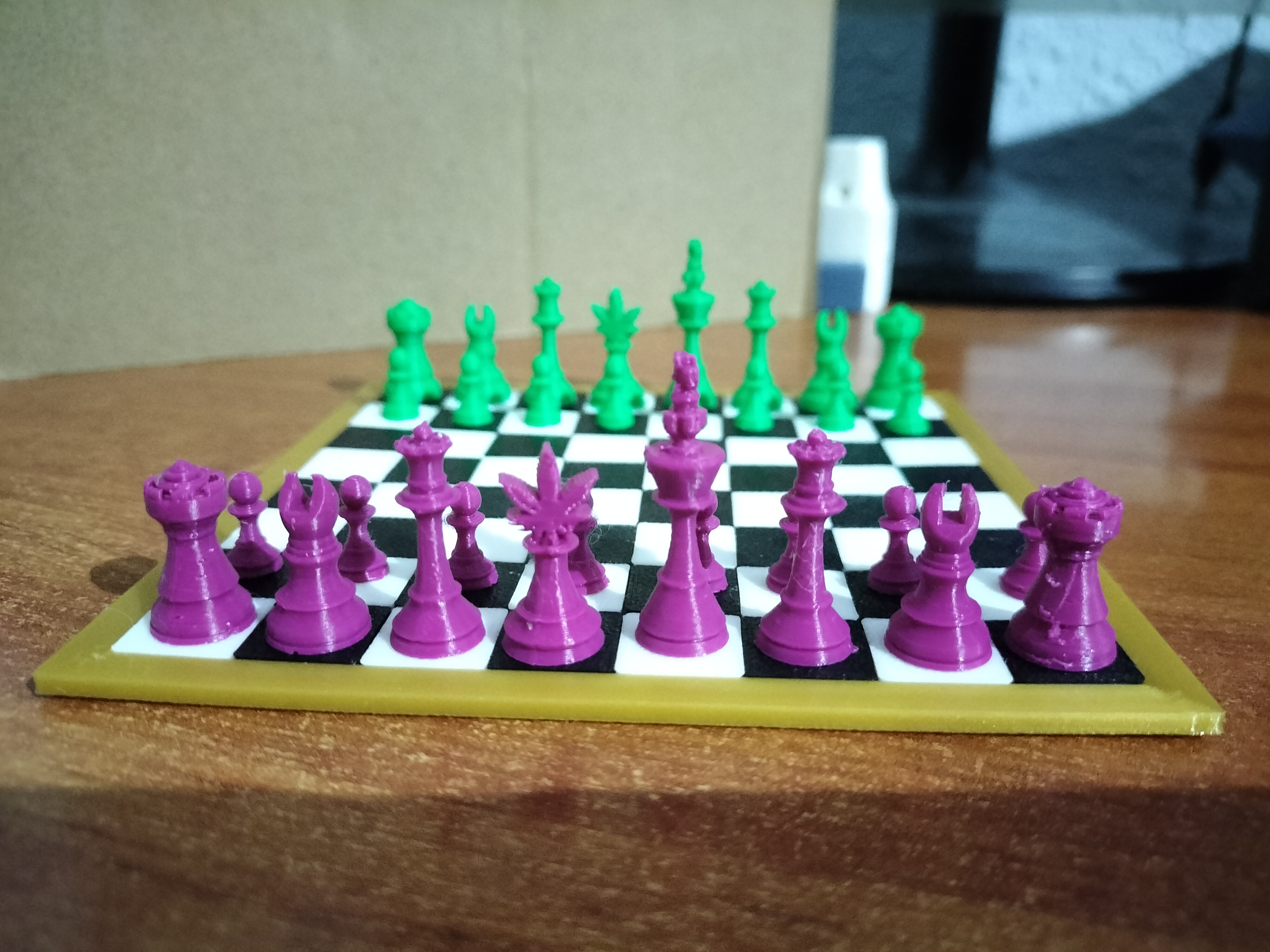 Miniature Bongcloud420 set and board (11,5x11,5 cm)