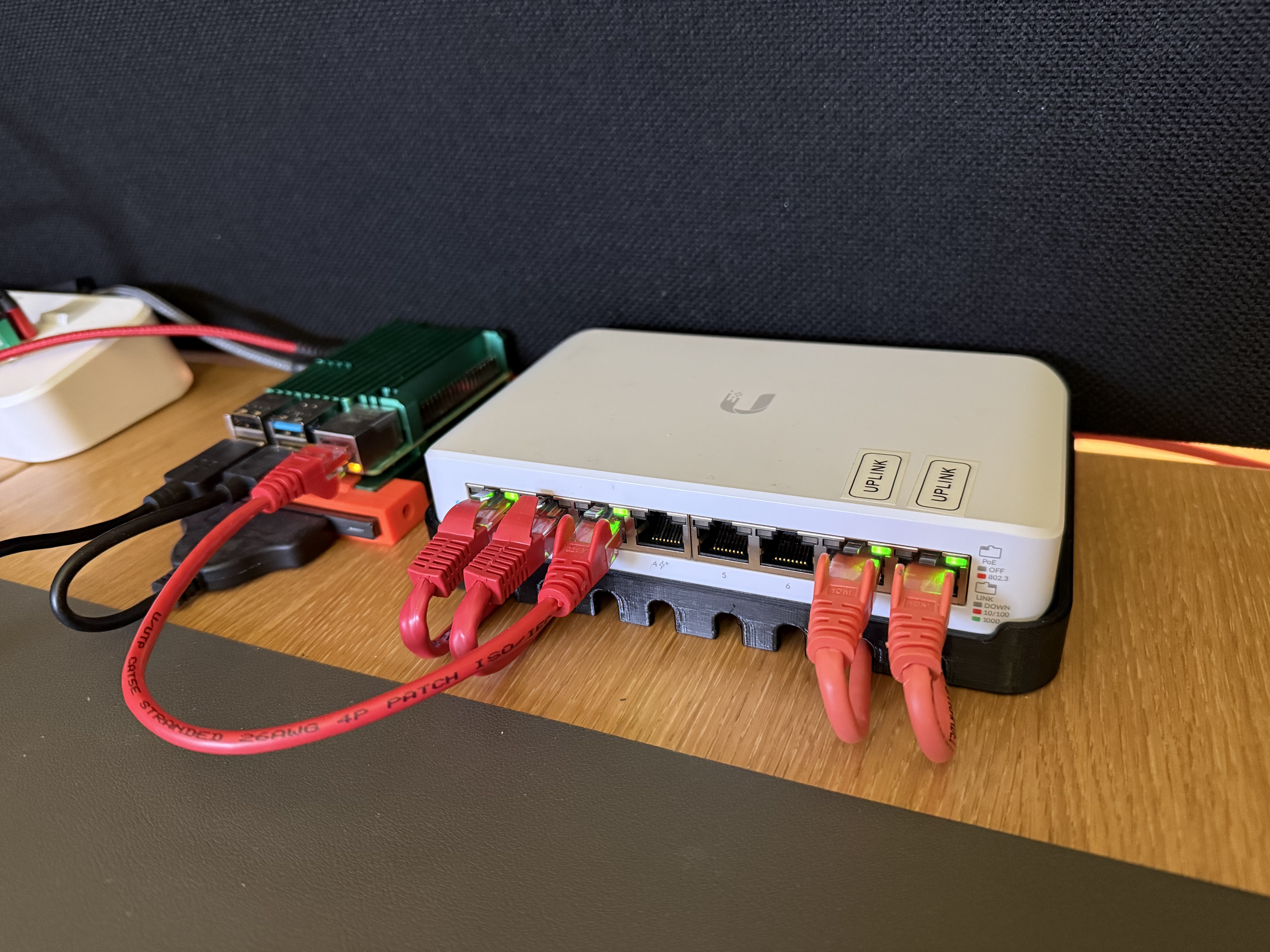 Ubiquiti USW-Lite-8-POE Desk Tidy