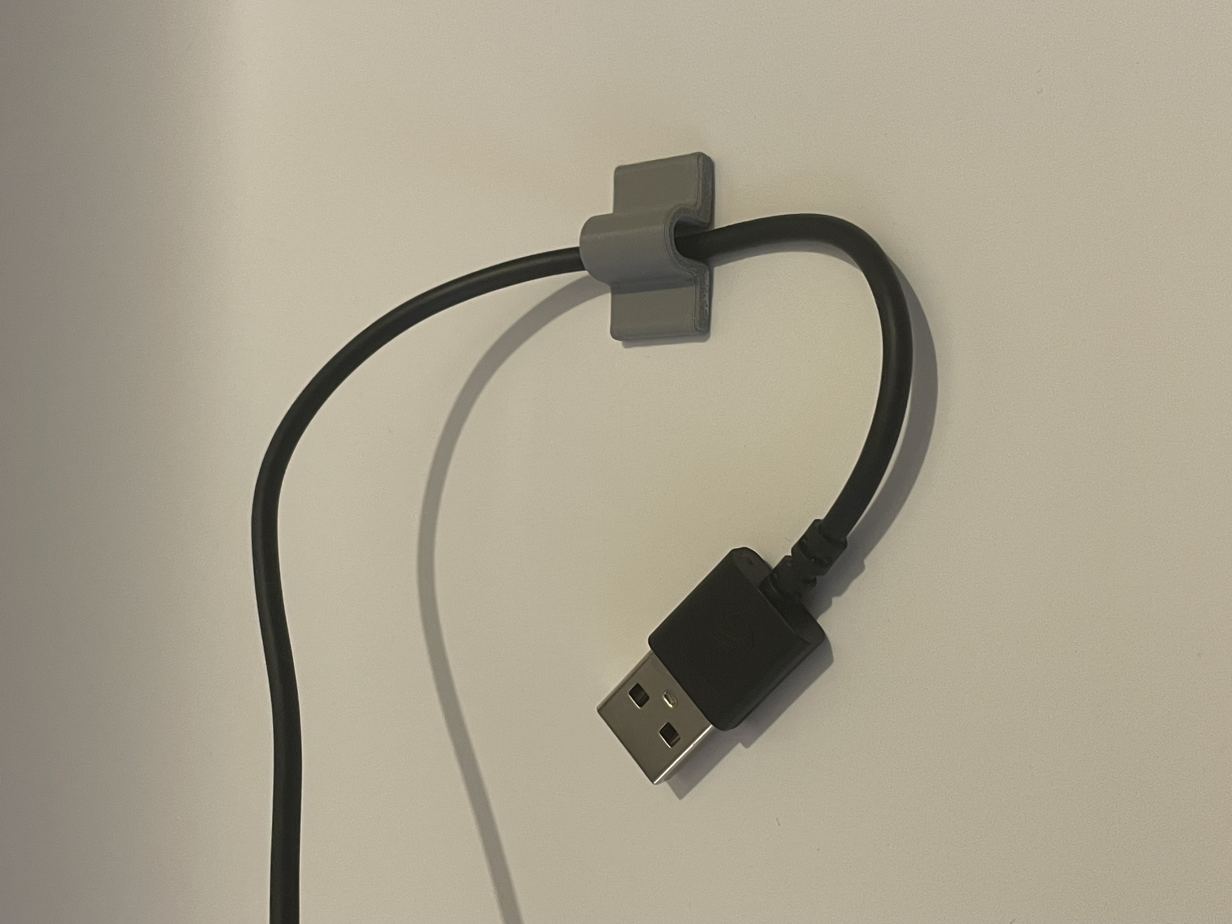 USB / Lightning / Charger Desk Cable Router