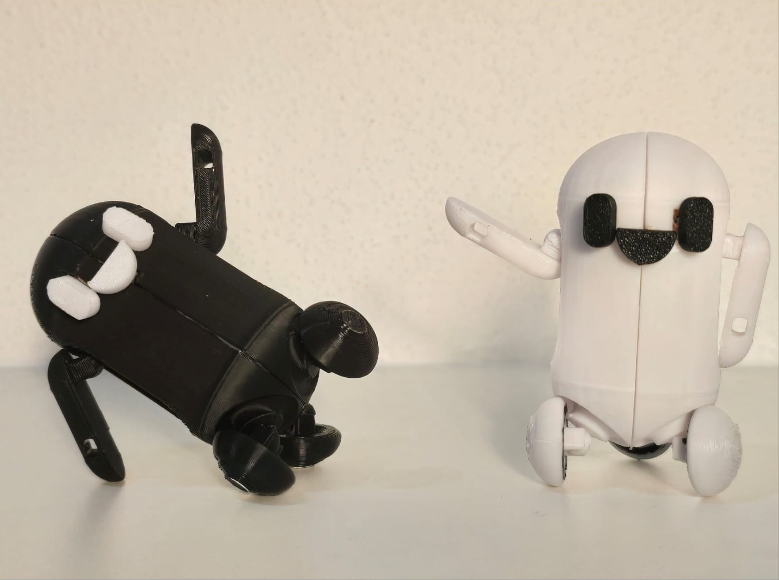Q-BOT BETA, little cute robot inspired by B-bots