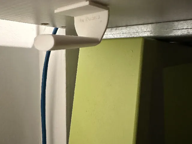 minimalist headphones hanger