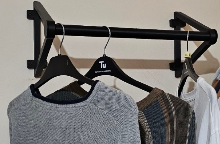 Wardrobe-less Wardrobe: The Coat-Hangin' Rail.