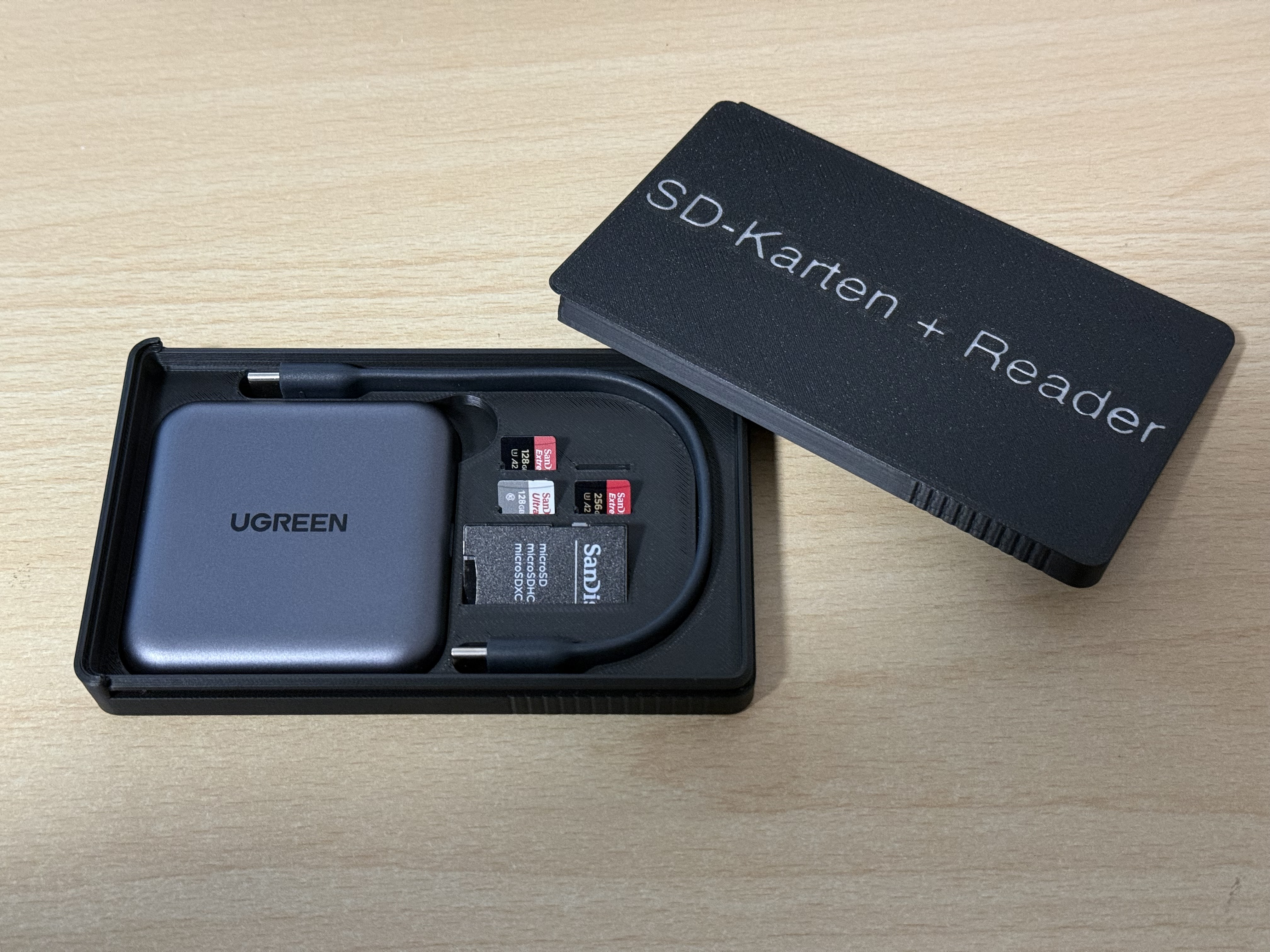 UGREEN USB-C Magnetic CardReader MicroSD Case