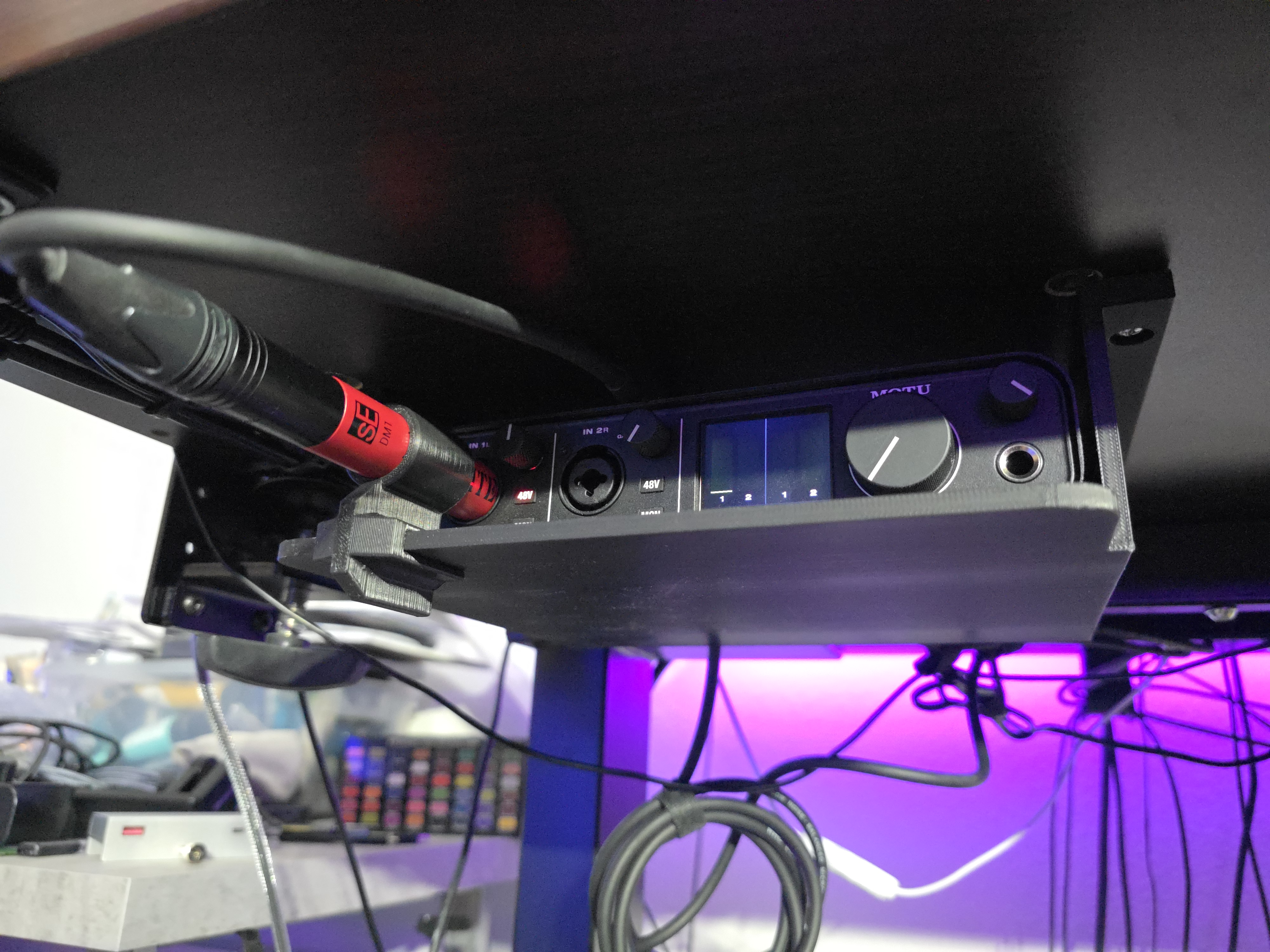 MOTO M2 Under Desktop Mount