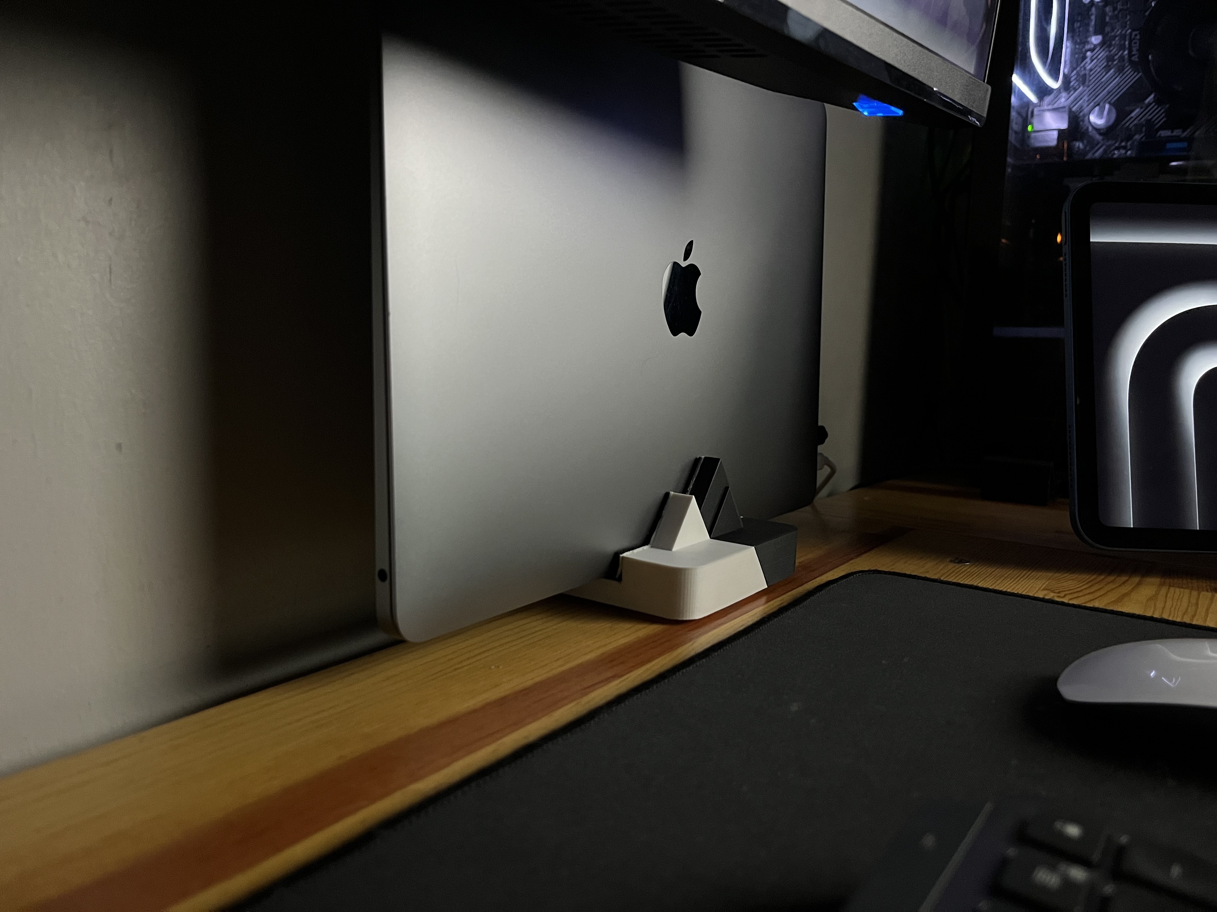 Minimalist Vertical Macbook Stand | 3D Print Ready