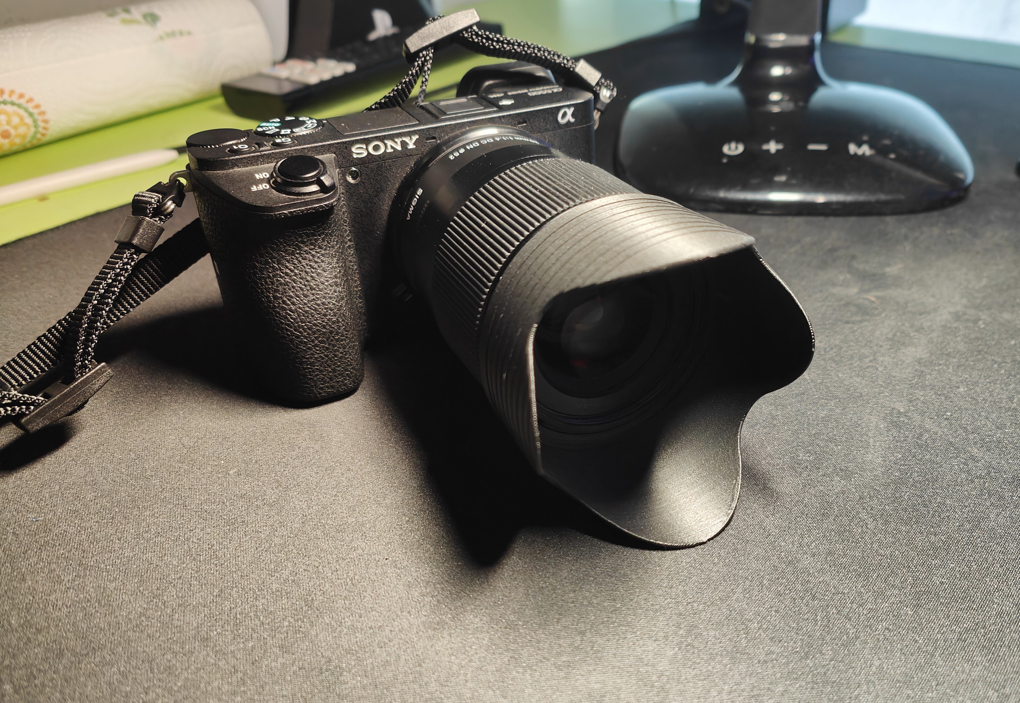 Reversible lens hood for Sigma 30mm f/1.4 DC DN