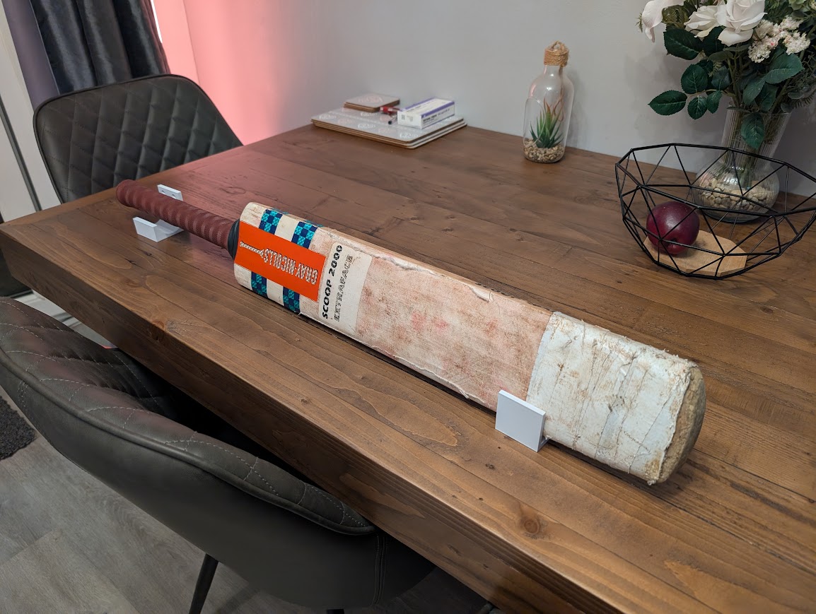 Miniatura 2 do modelo 3D Cricket Bat Holder