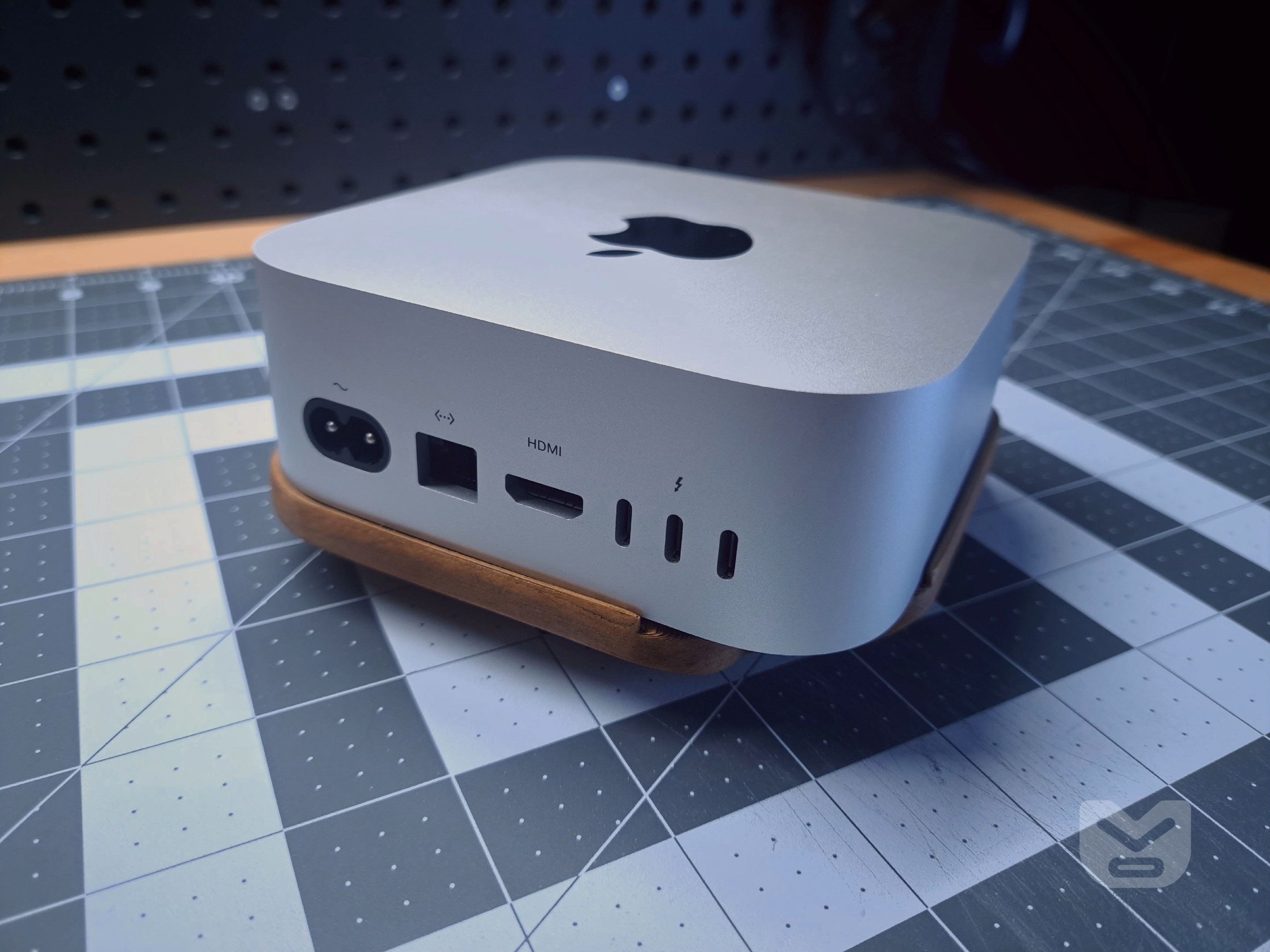 Miniatura 4 do modelo 3D M4 Mac mini Riser with Power Button Access