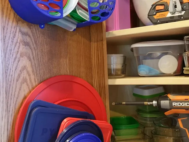 Tupperware lid holder