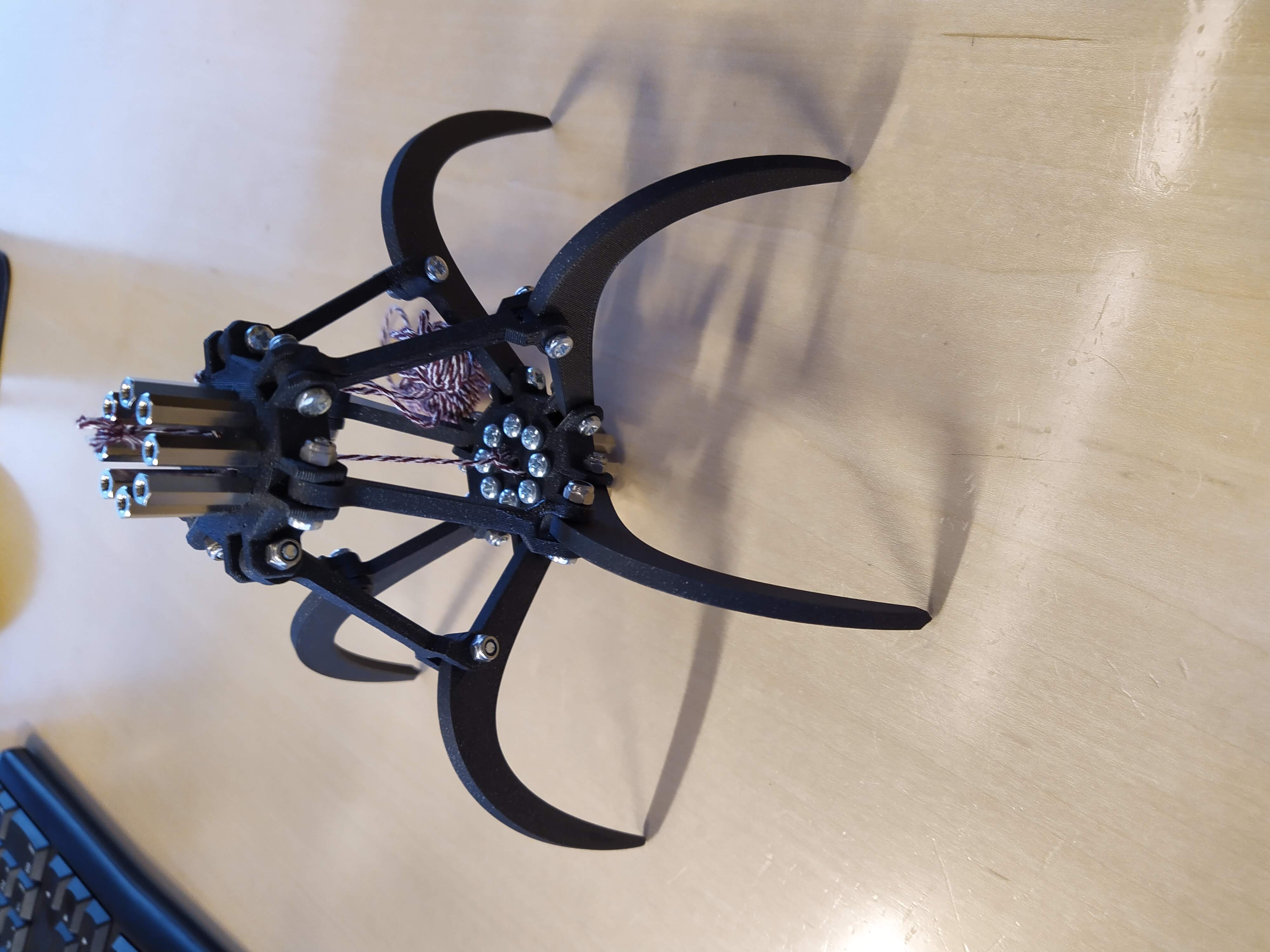 Miniatura 2 do modelo 3D Claw grabber