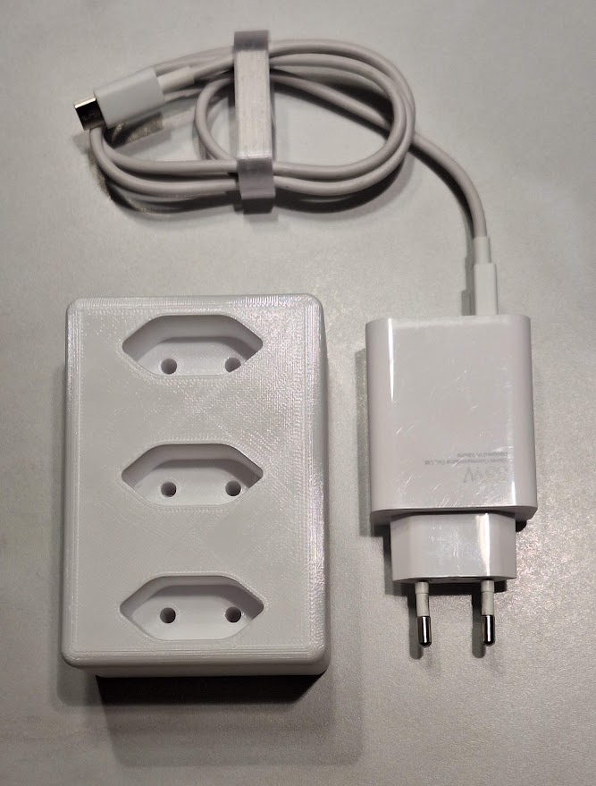 Stojan na USB nabíječky / USB charger stand