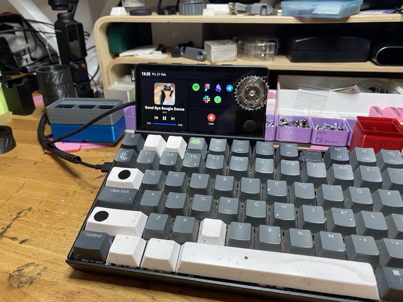 Keychron K4 Spotify CarThing mount