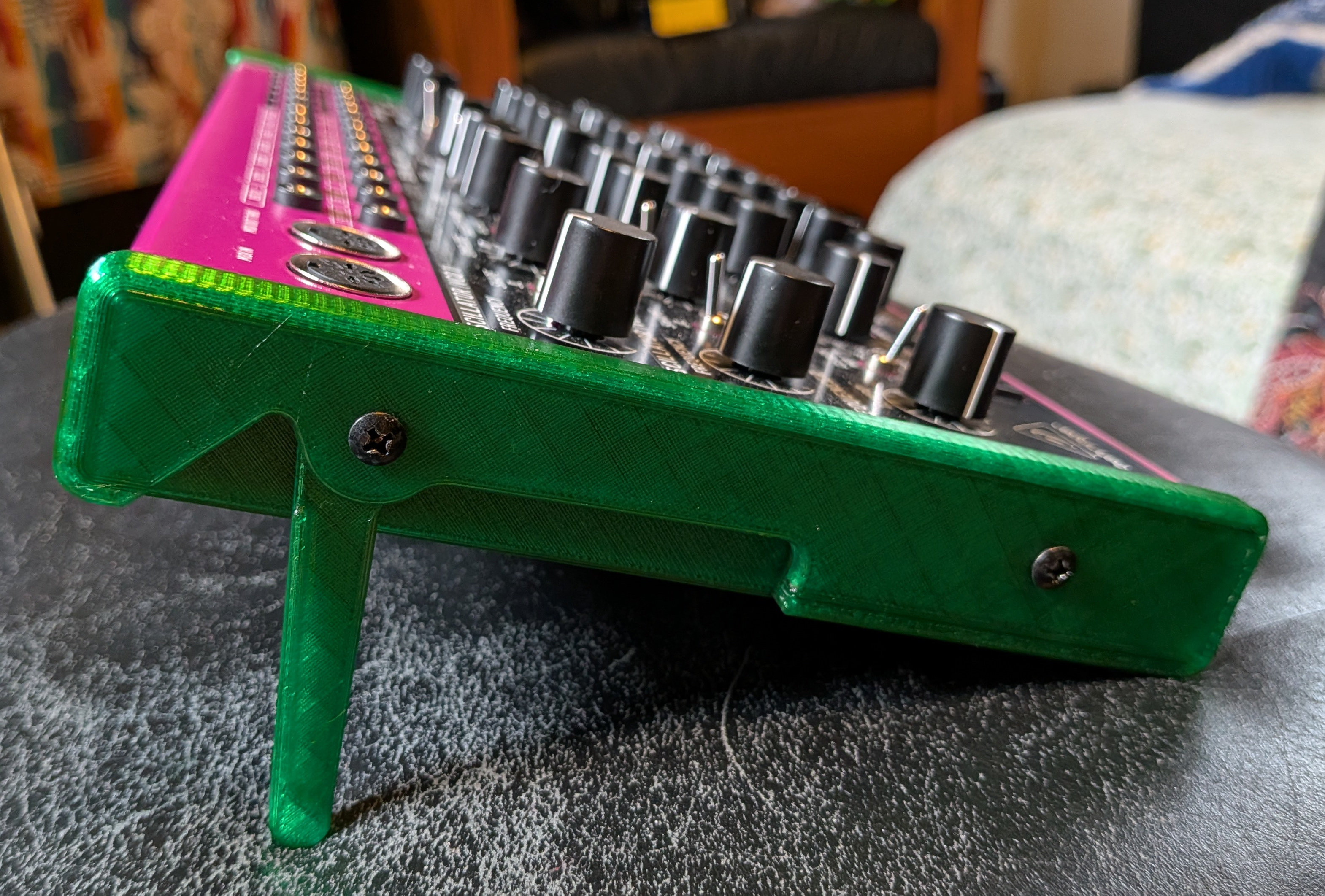 Behringer Edge Side Plate With Kickstand