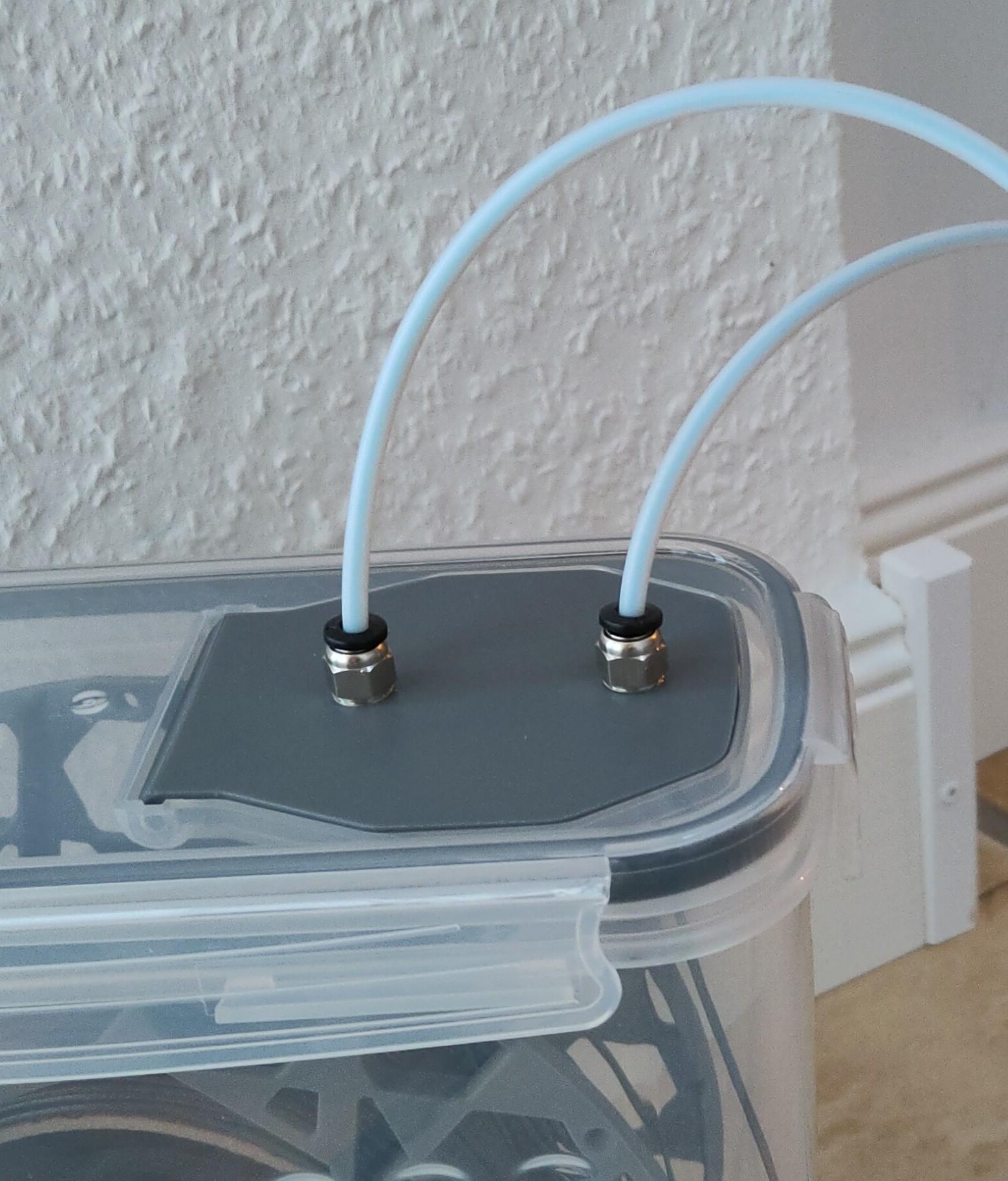 Remix: Filament dry box cover for PRAKI cereal containers with two PC4-M10 connectors