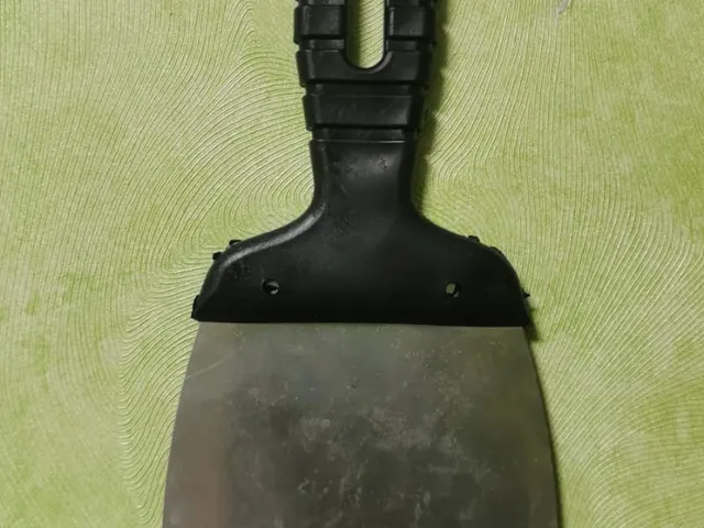 Spatula 100mm to the wall