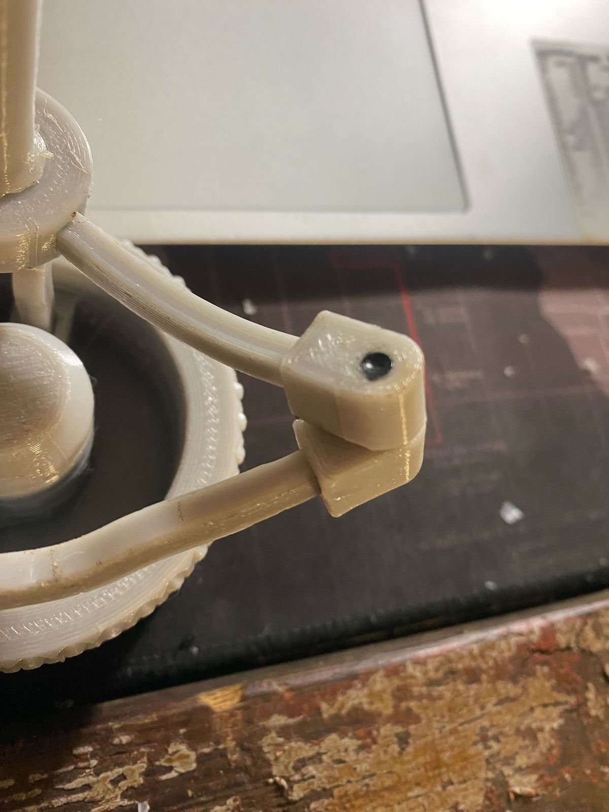 Hinge half filament pivot