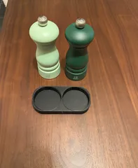 Salt and pepper mills Tray