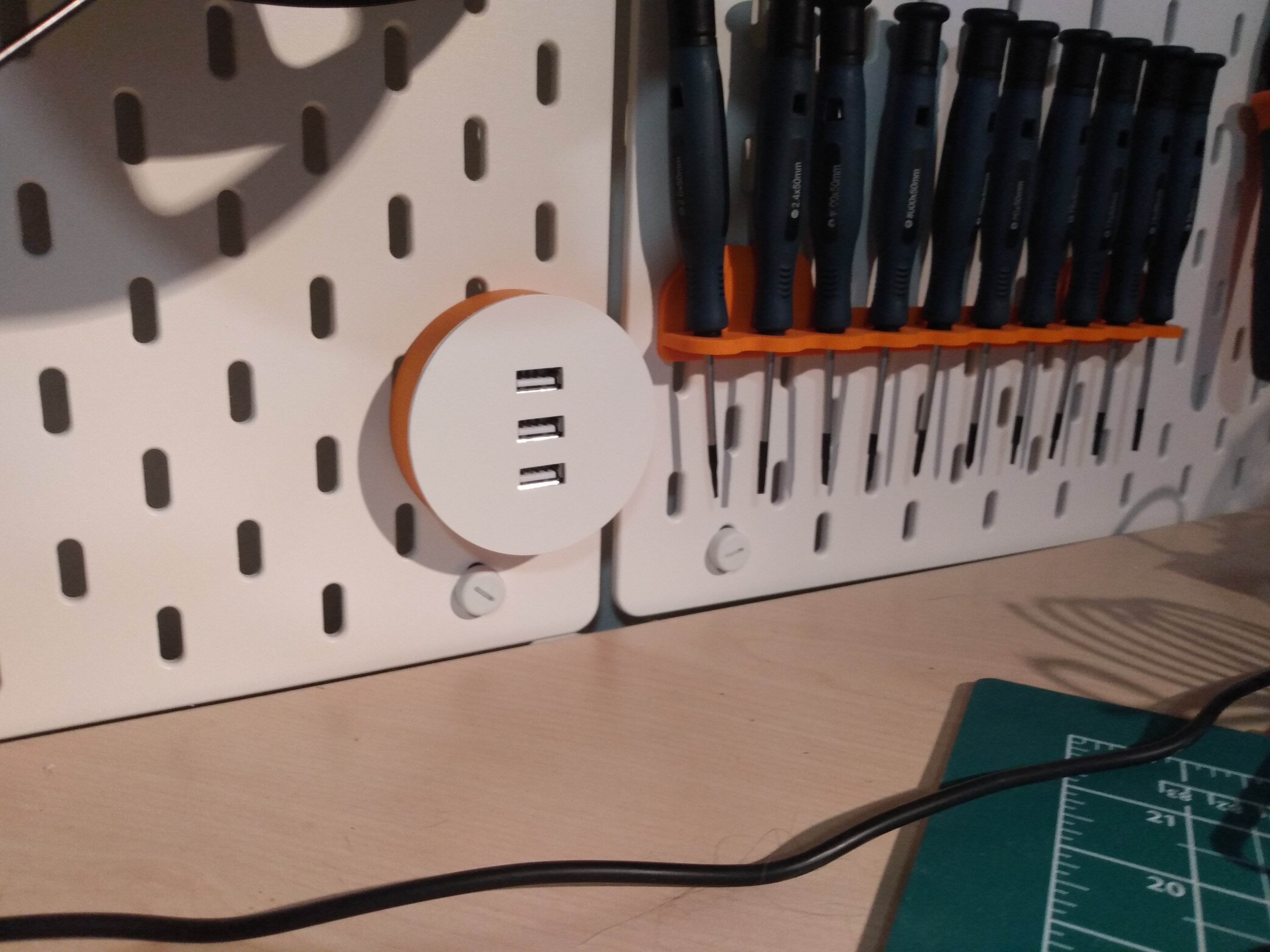 Skadis mount for Nordmärke USB hub