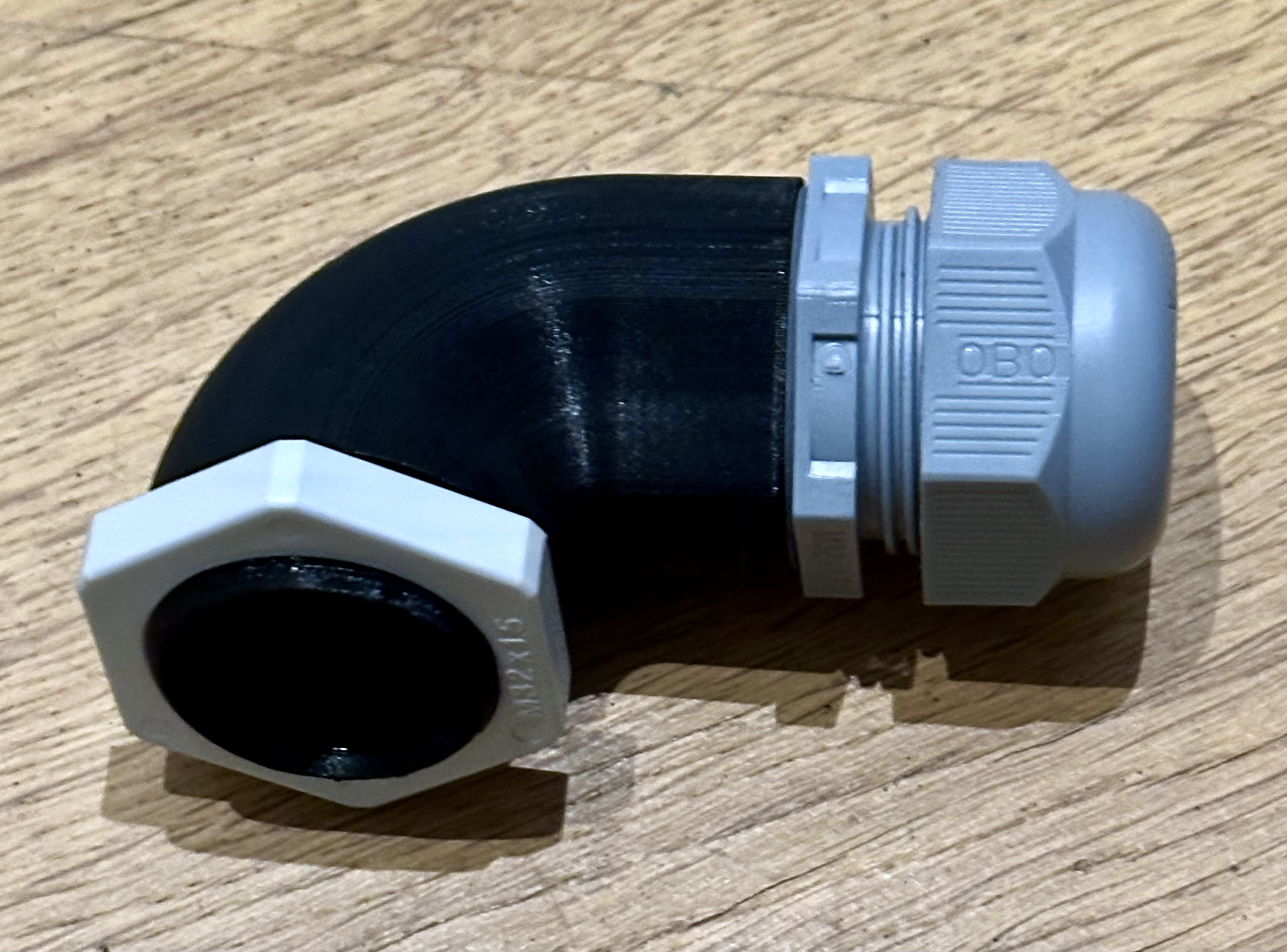 M32 or M25 cable gland right-angle elbow extension