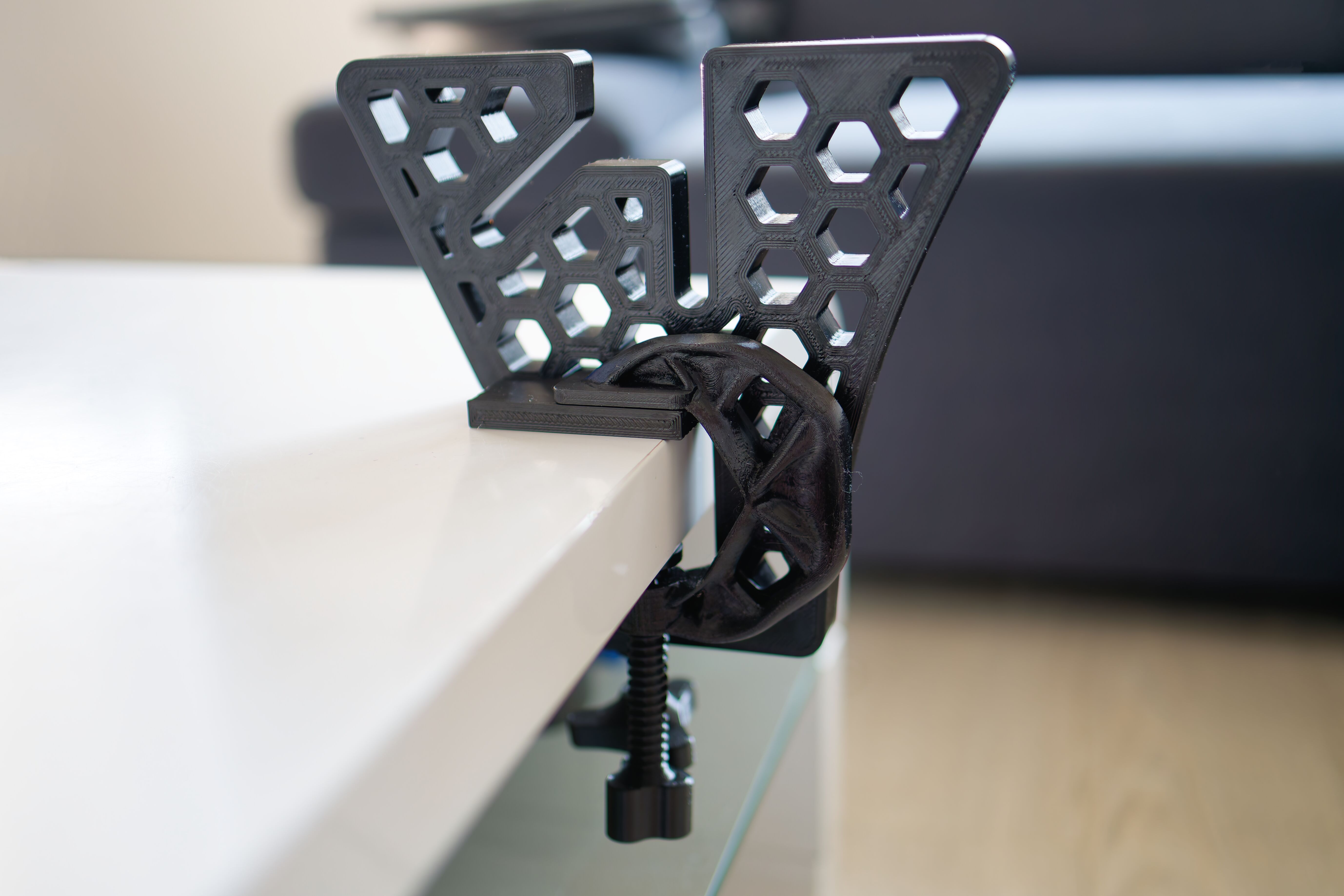 Snowboard Vise with Mounting Platform and Clamp