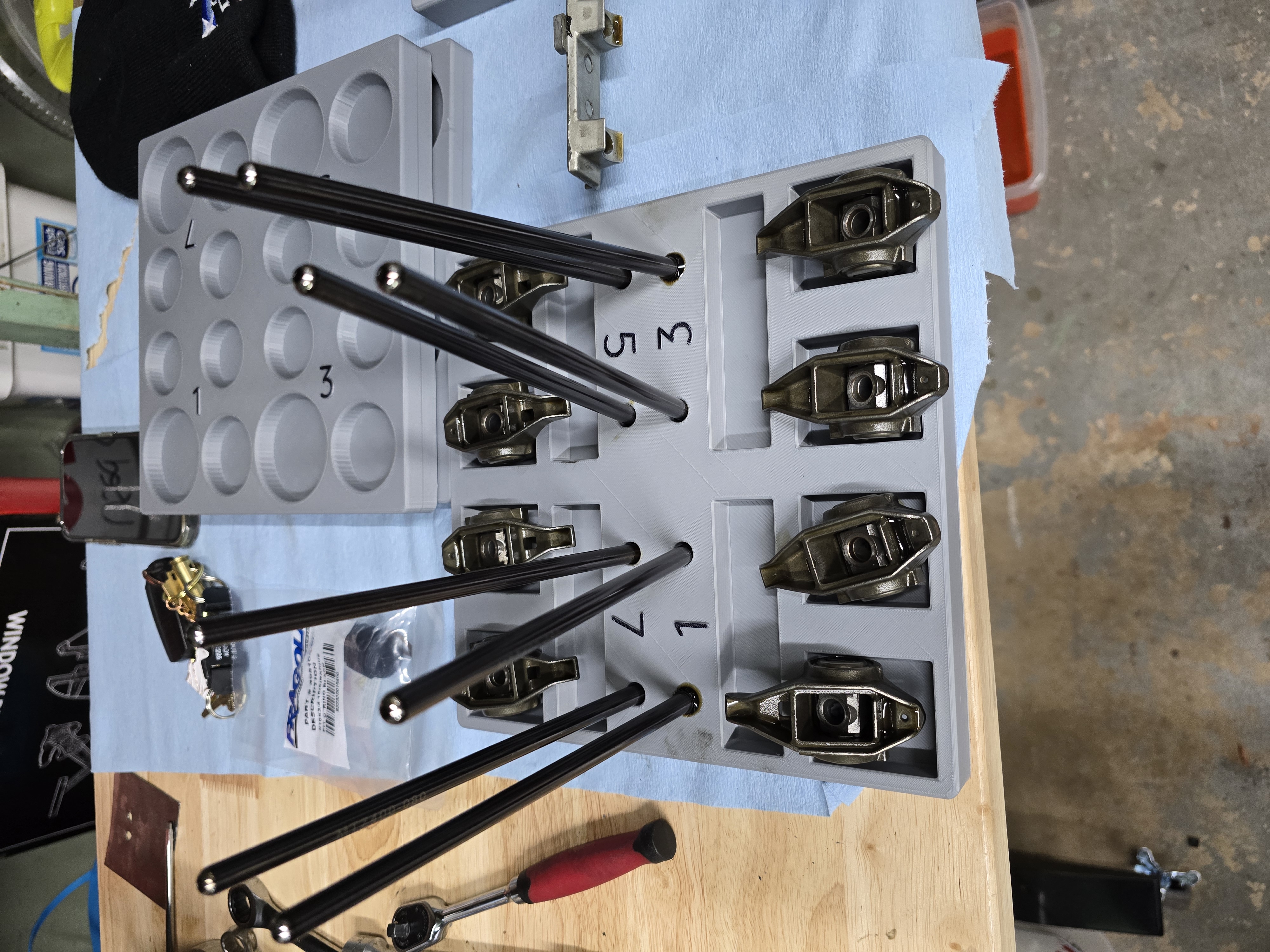 Rocker Am - Pushrod Tray
