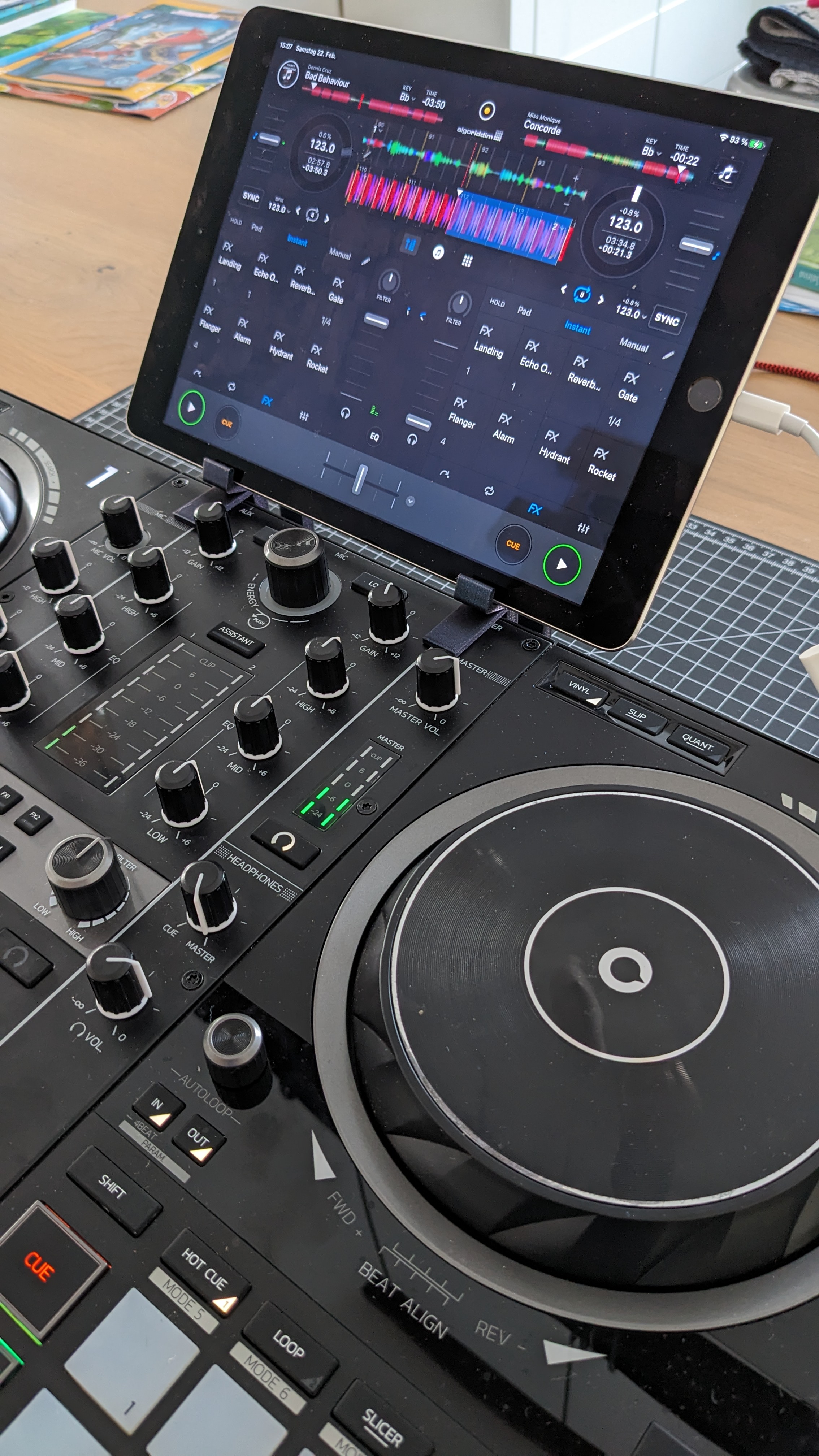 Tablet mount for Hercules DJ Inpulse 500