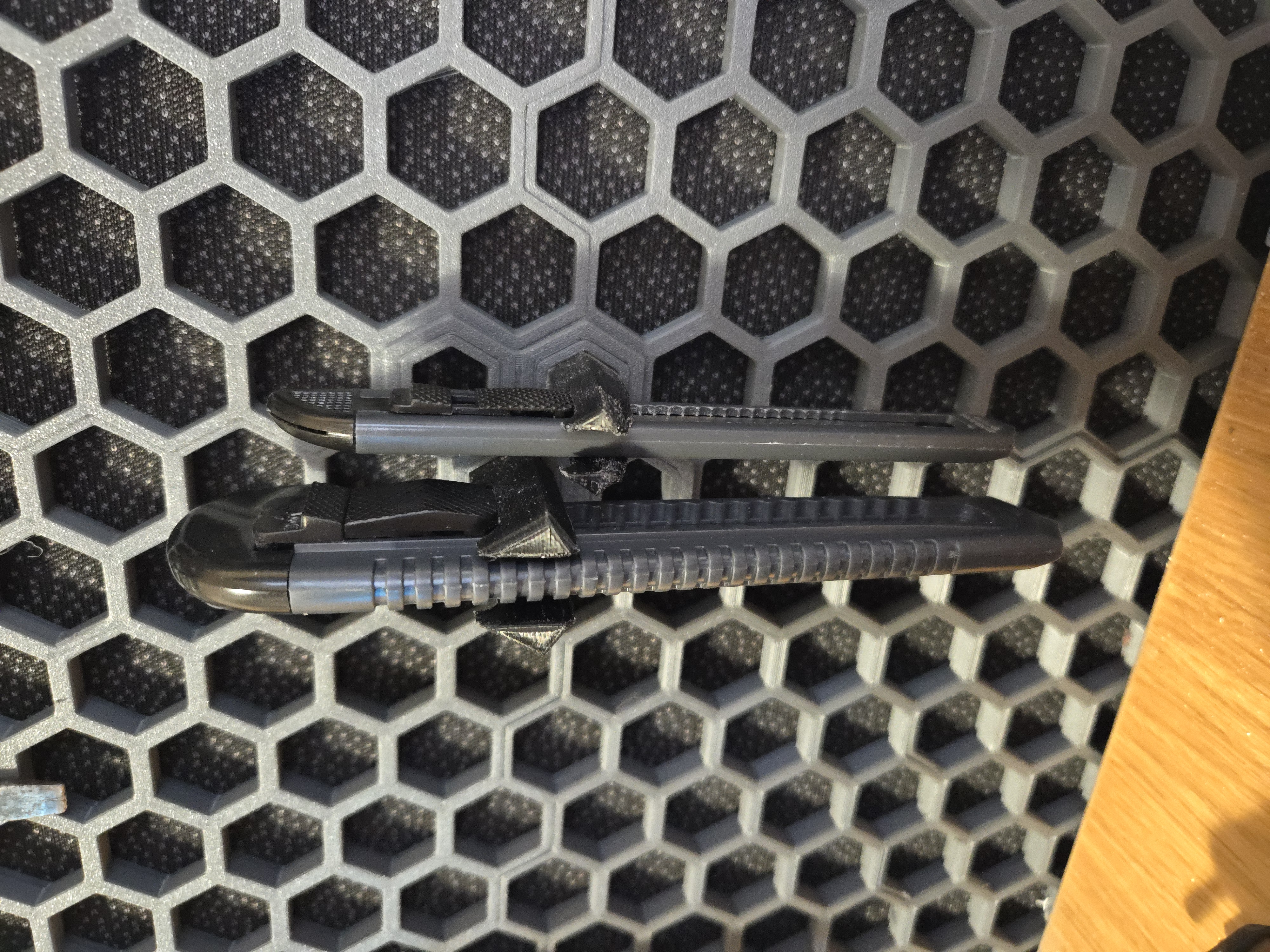 Honeycomb boxcutter attatchment