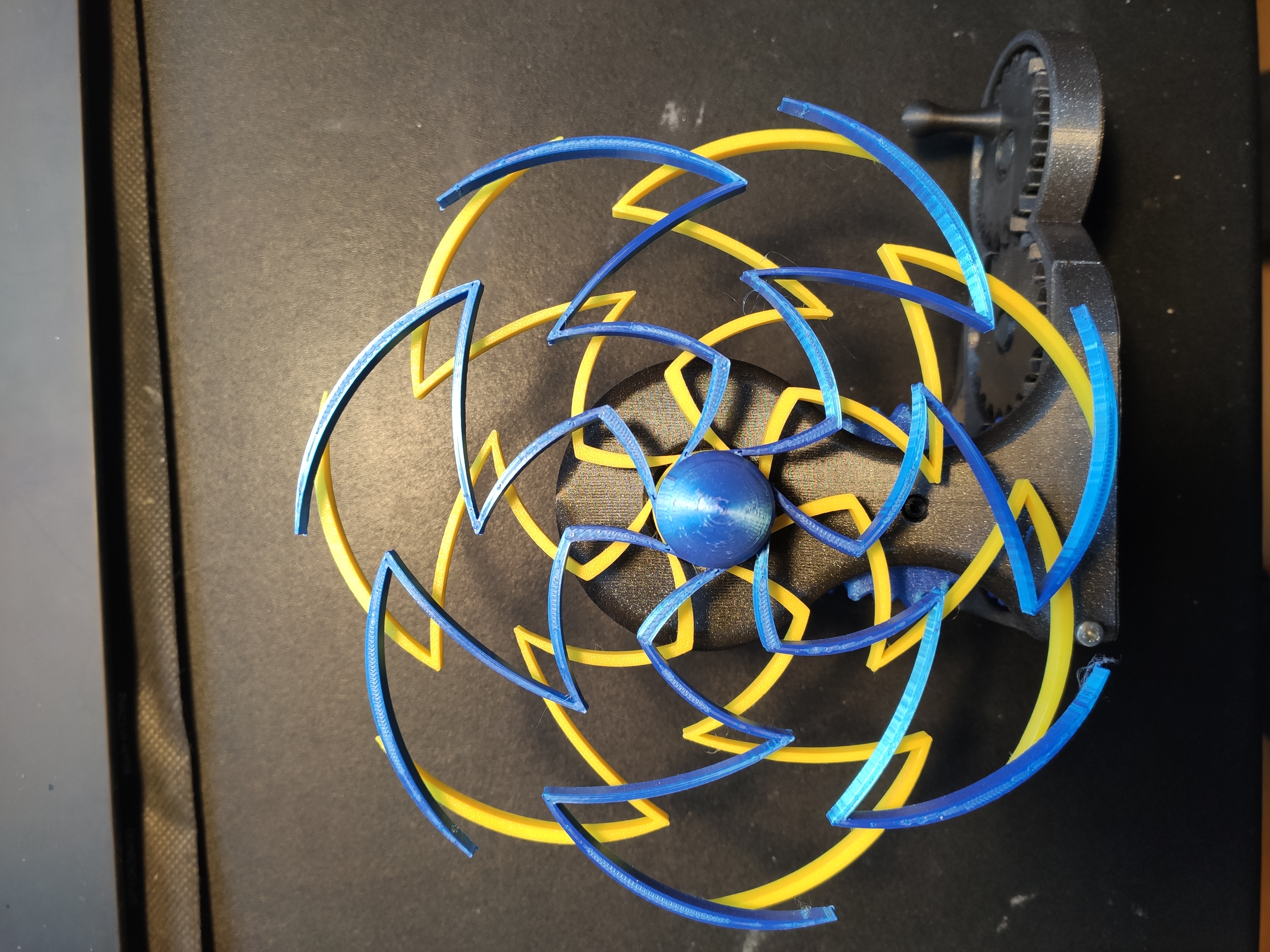 Kinetic sculpture: contra rotating discs