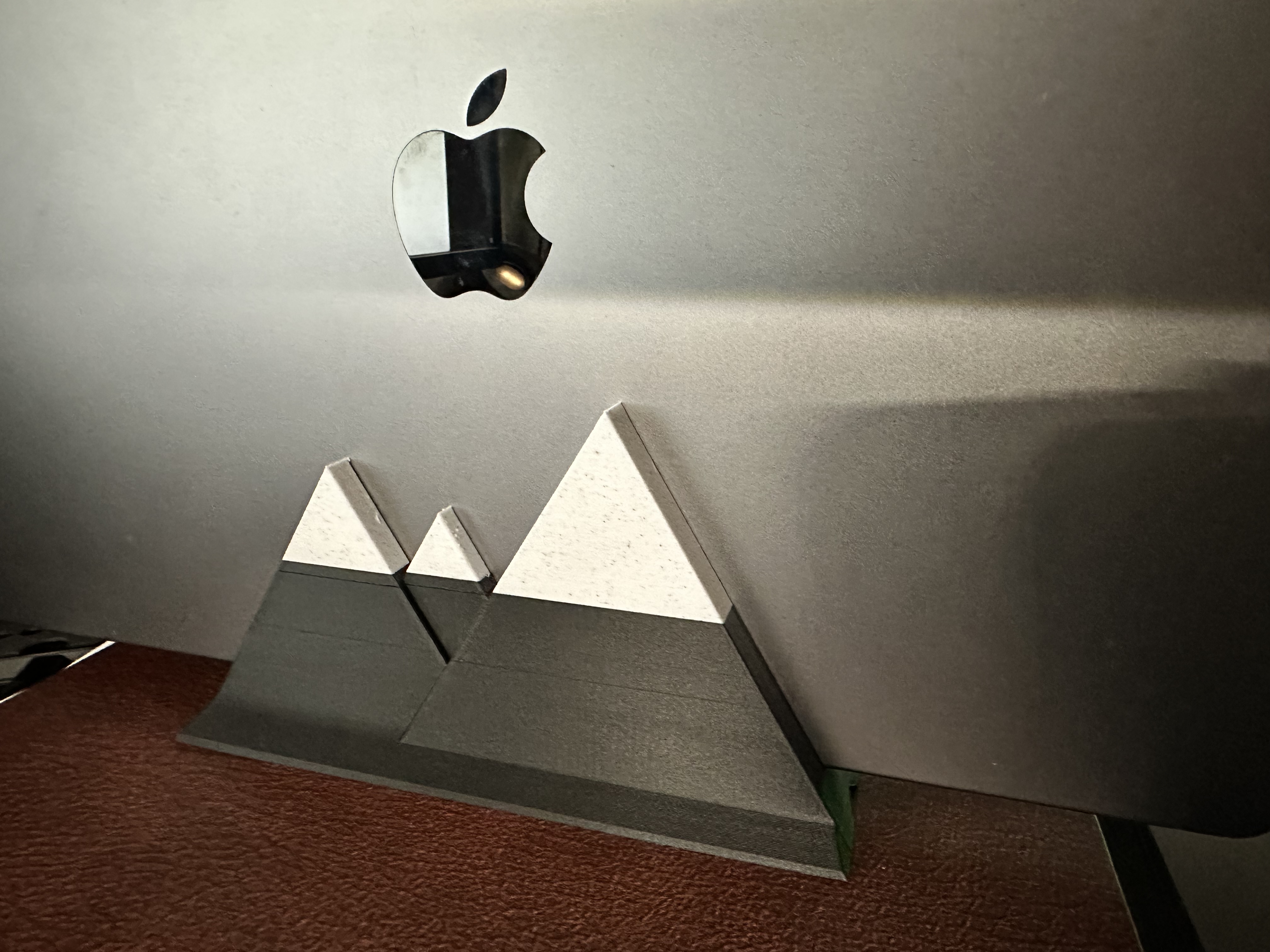 MacBook Pro 2021 M1 vertical stand