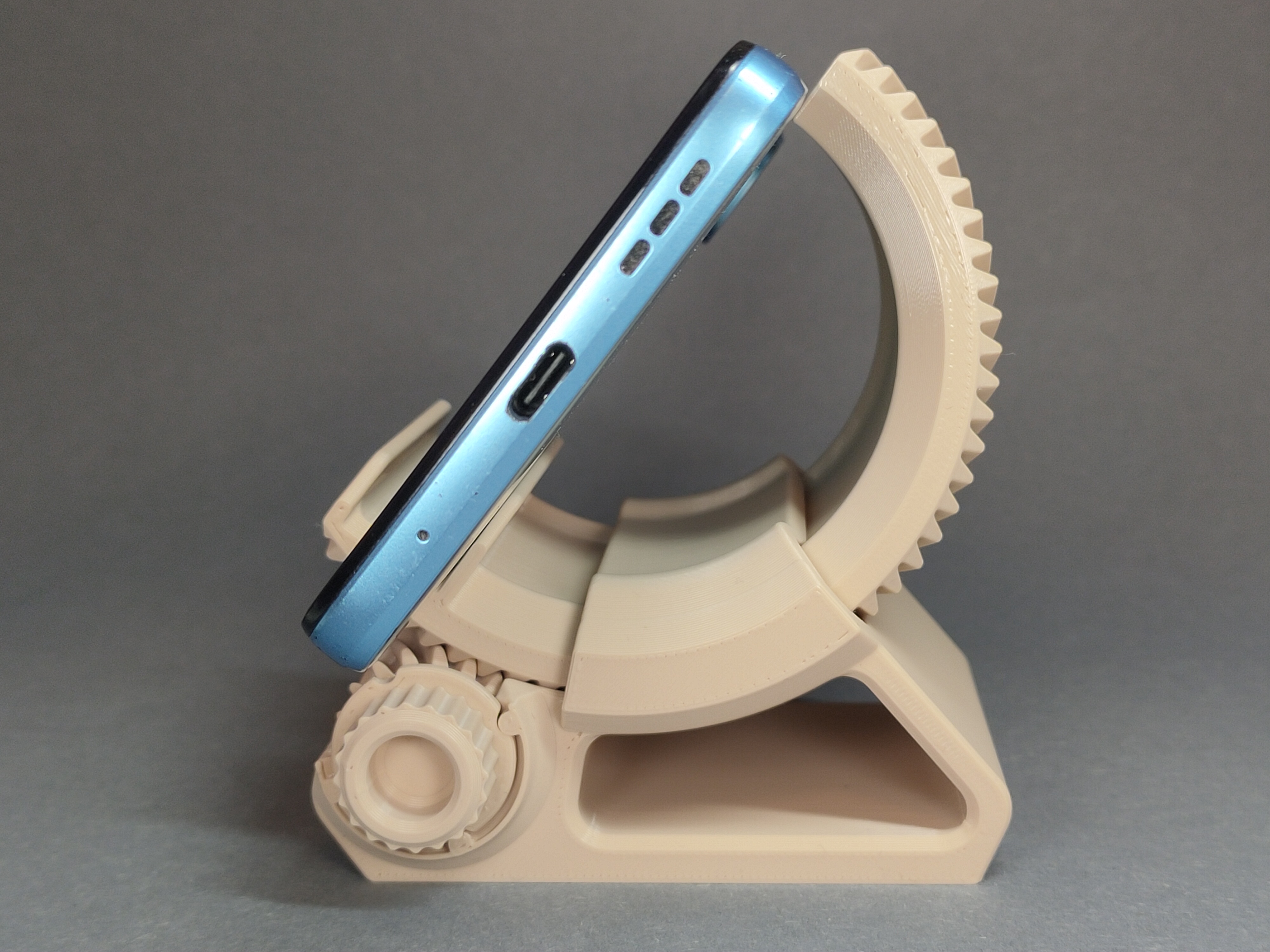 Miniatura 8 do modelo 3D Geared Phone stand