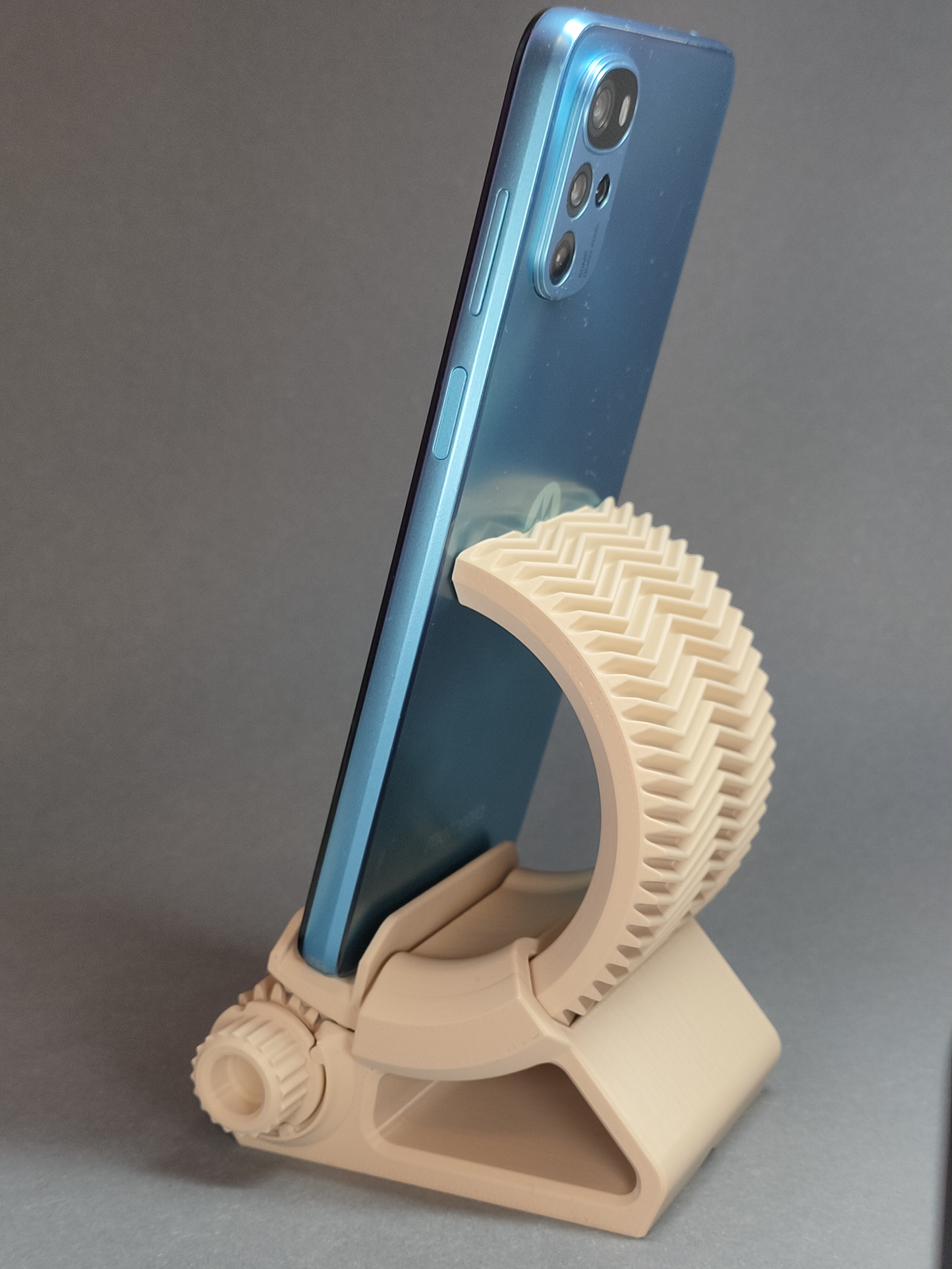 Miniatura 5 do modelo 3D Geared Phone stand