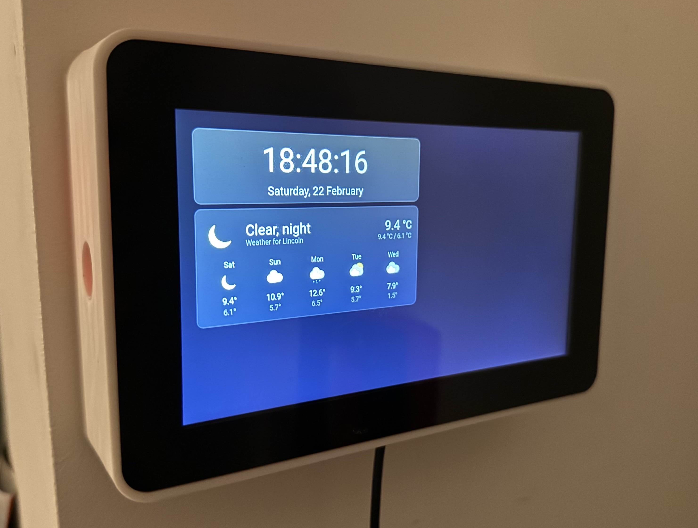 Raspberry Pi Touch Display 2 wall mount case
