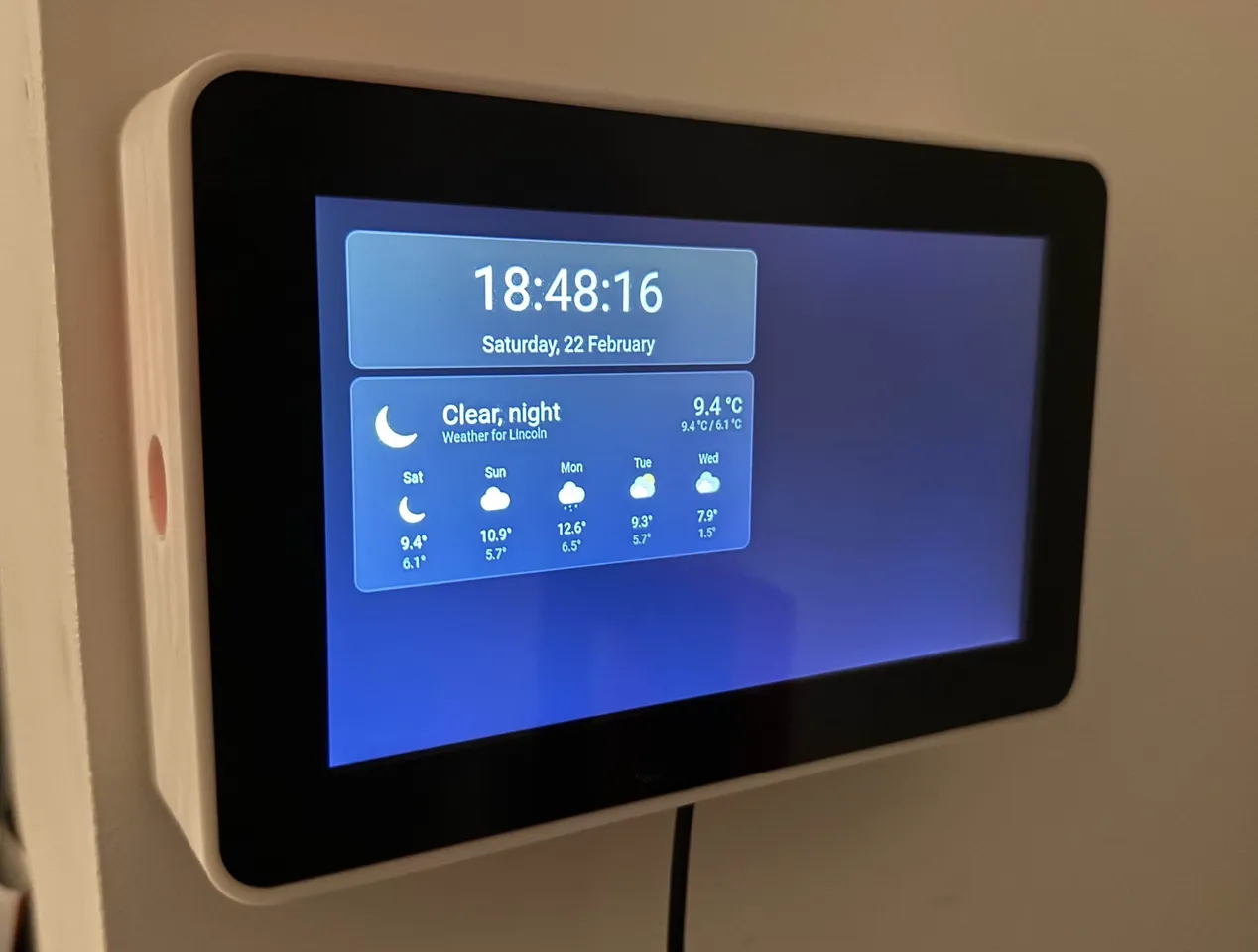 Raspberry Pi Touch Display 2 wall mount case by fbm3334