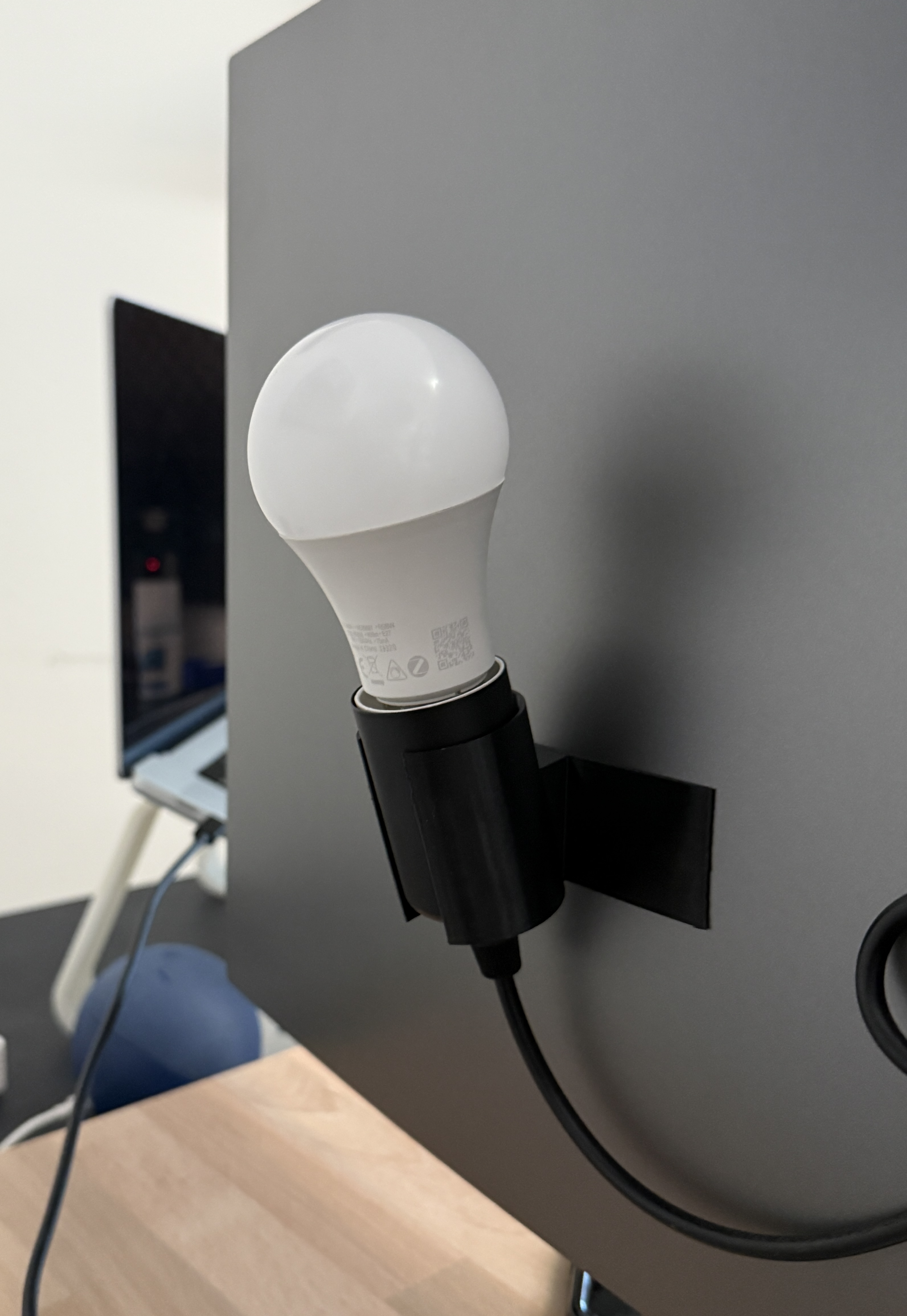 Lamp Mount behind monitor