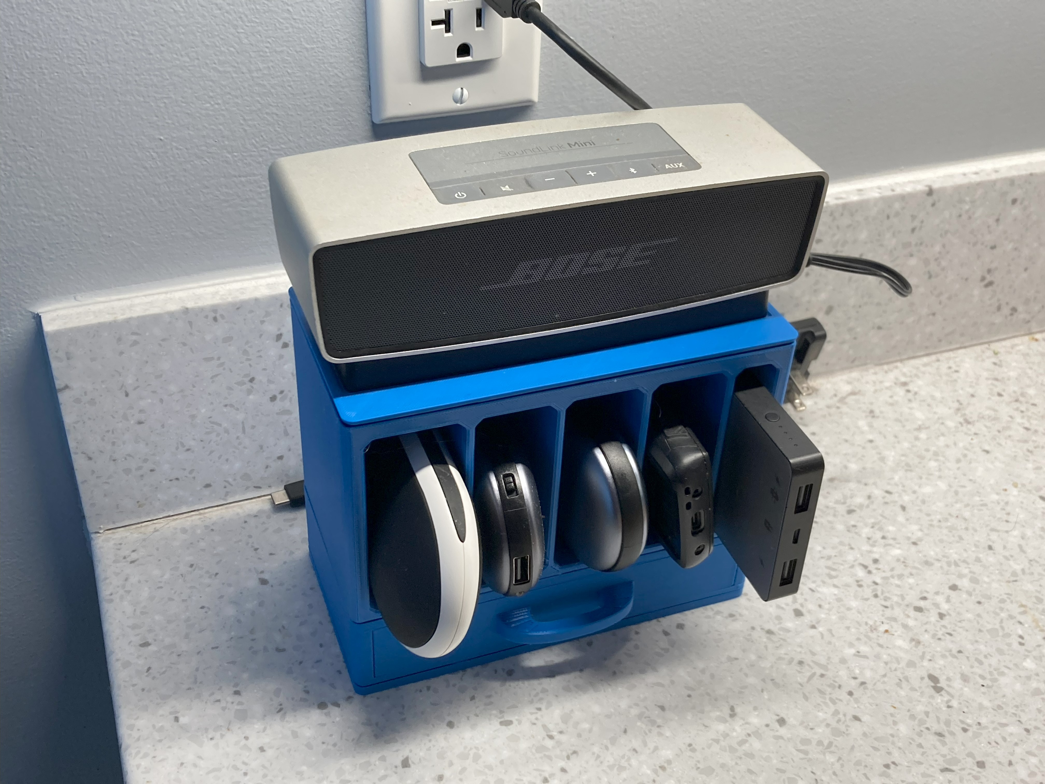 Gridfinity Storage - Charger and Speaker Organizer