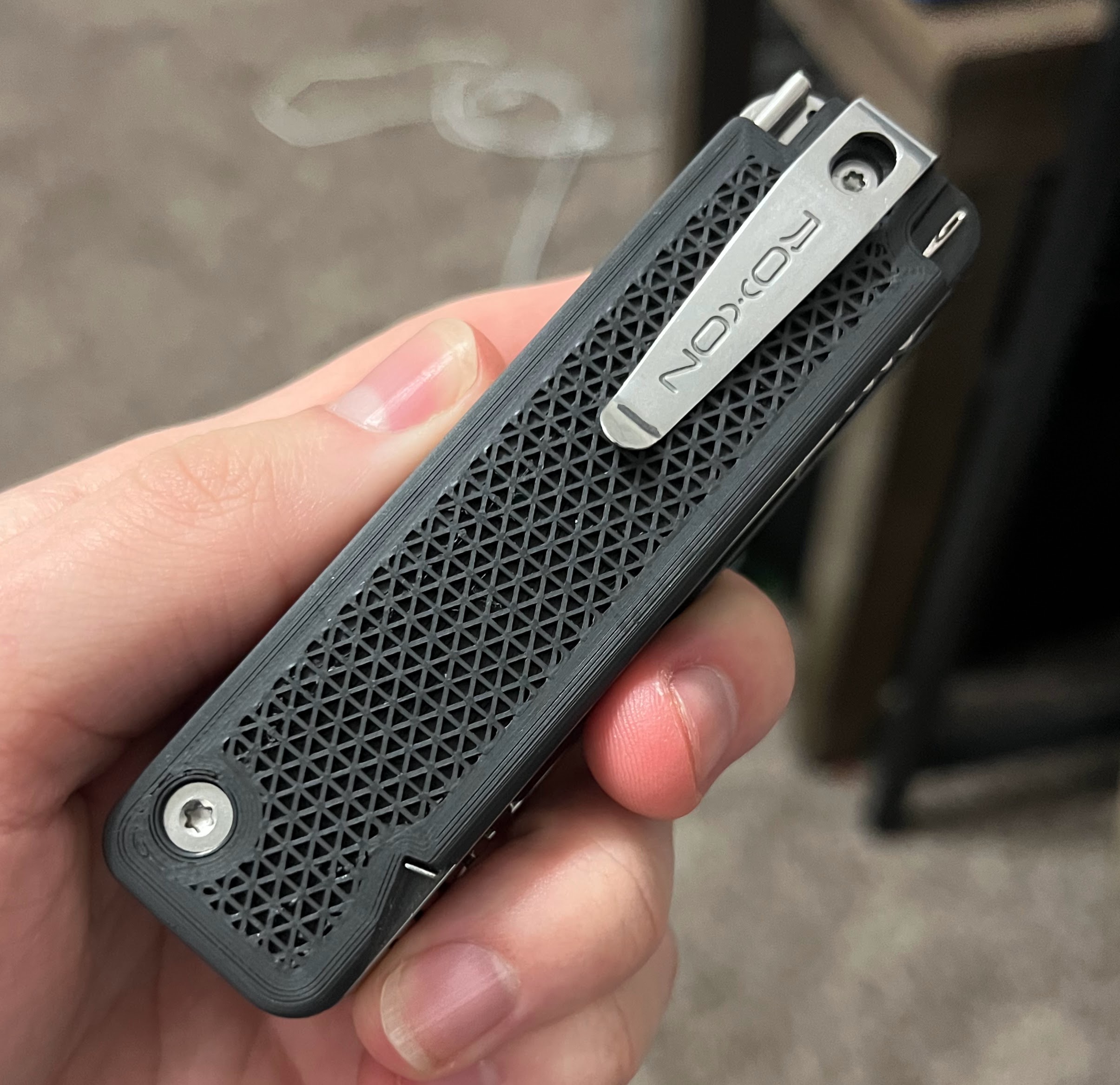 Roxon Flex companion scale with tool slots