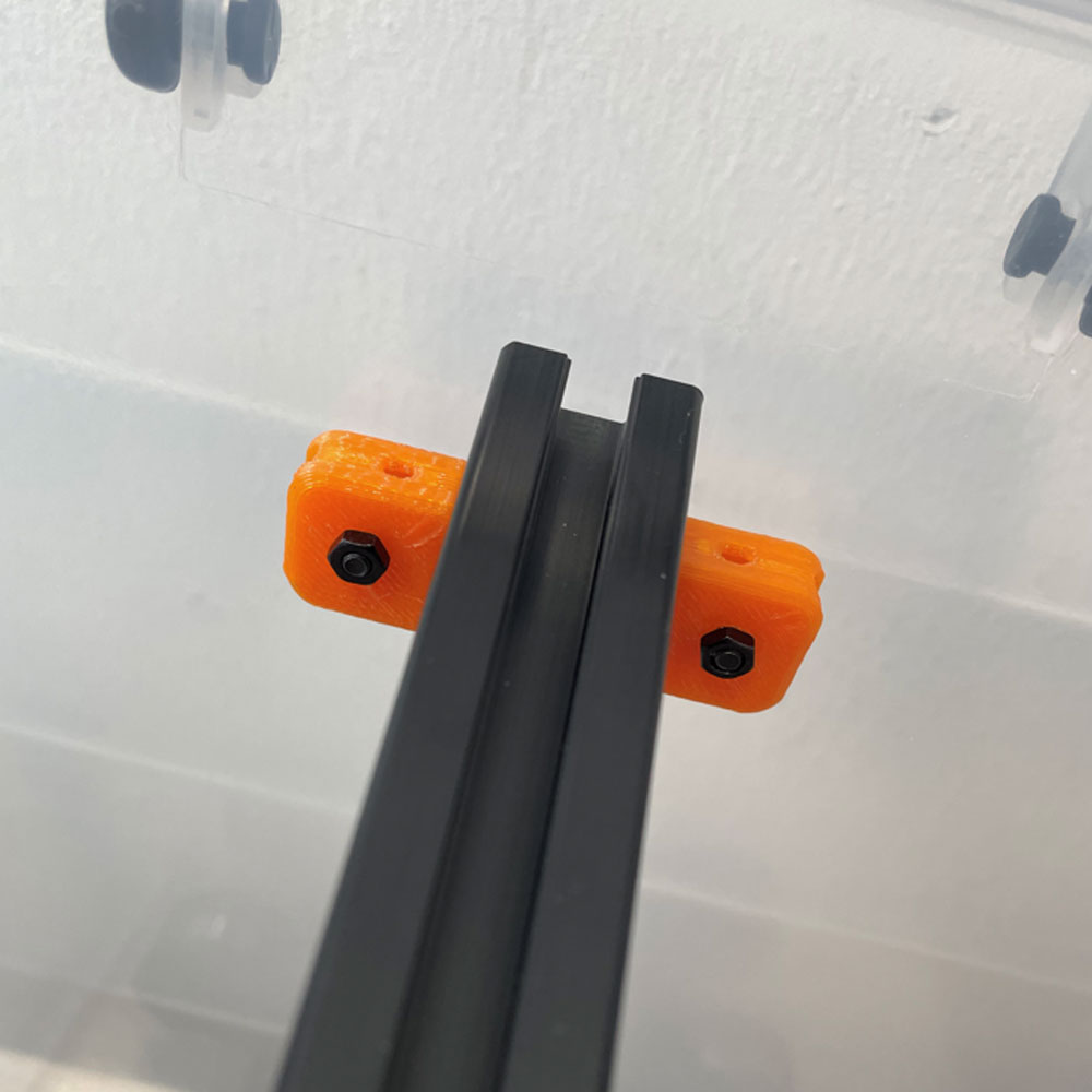 Simple spool holder for DIY boxes