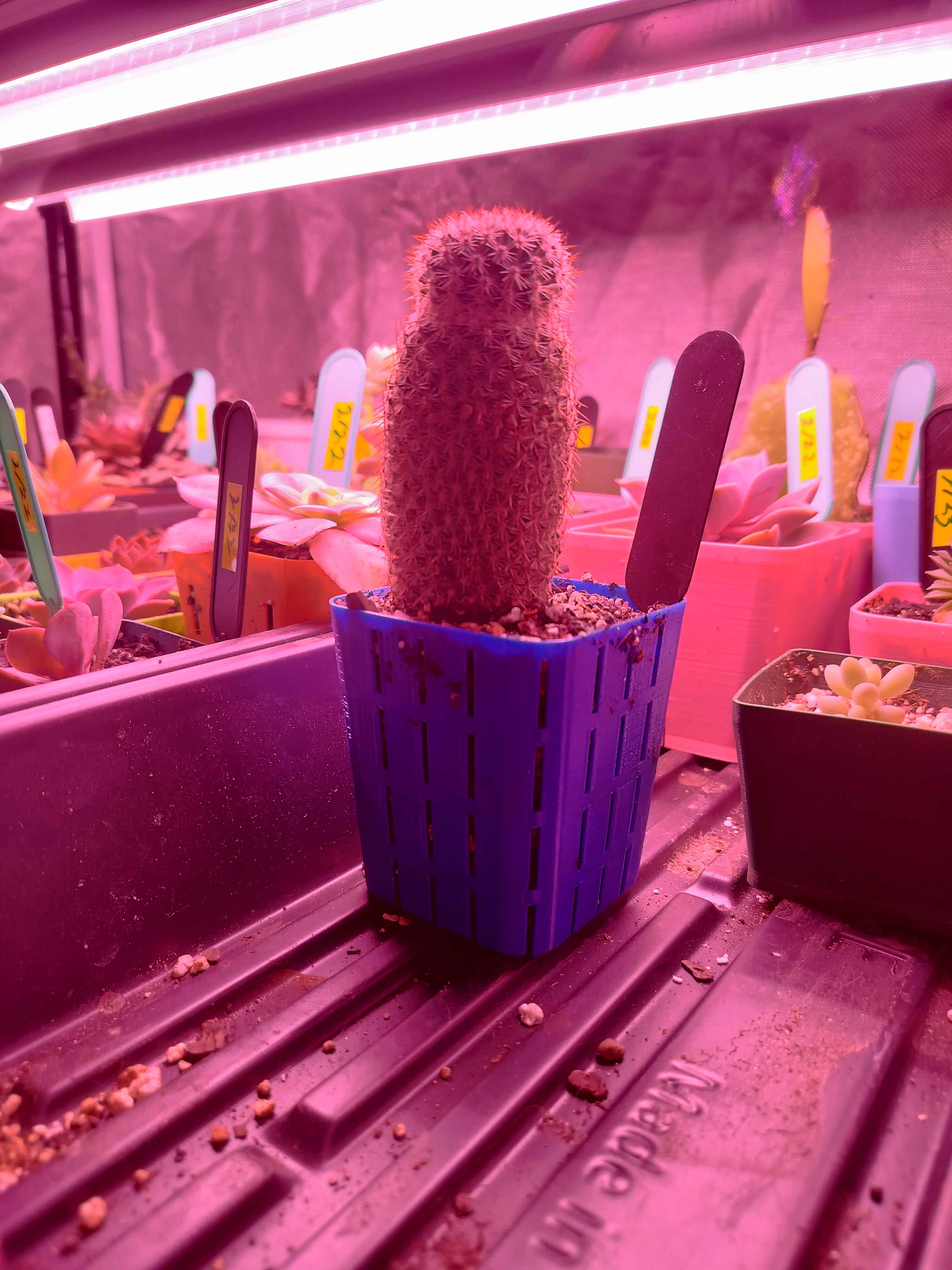 Material efficient planter pot