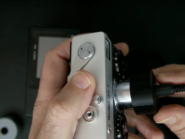 Light source holders for VFMoto Shutter Tester