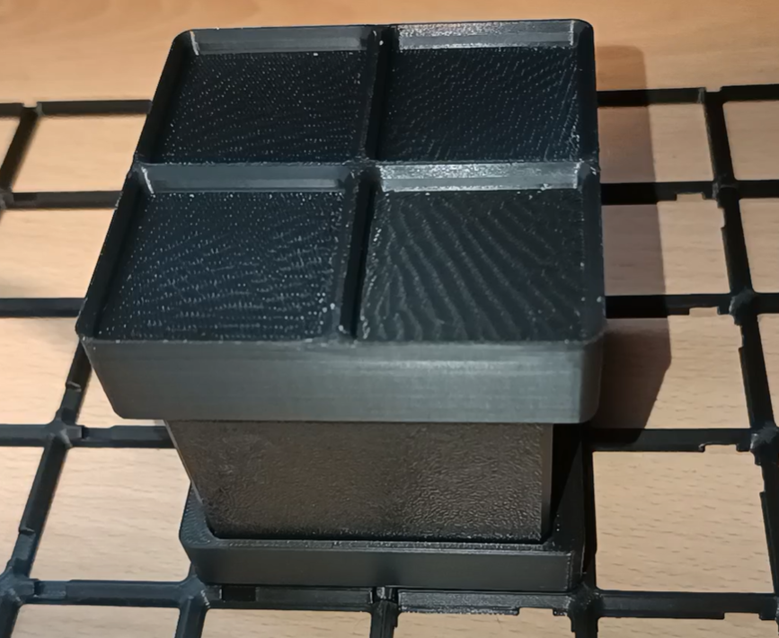 Gridfinity Topper for Clamshell Boxes