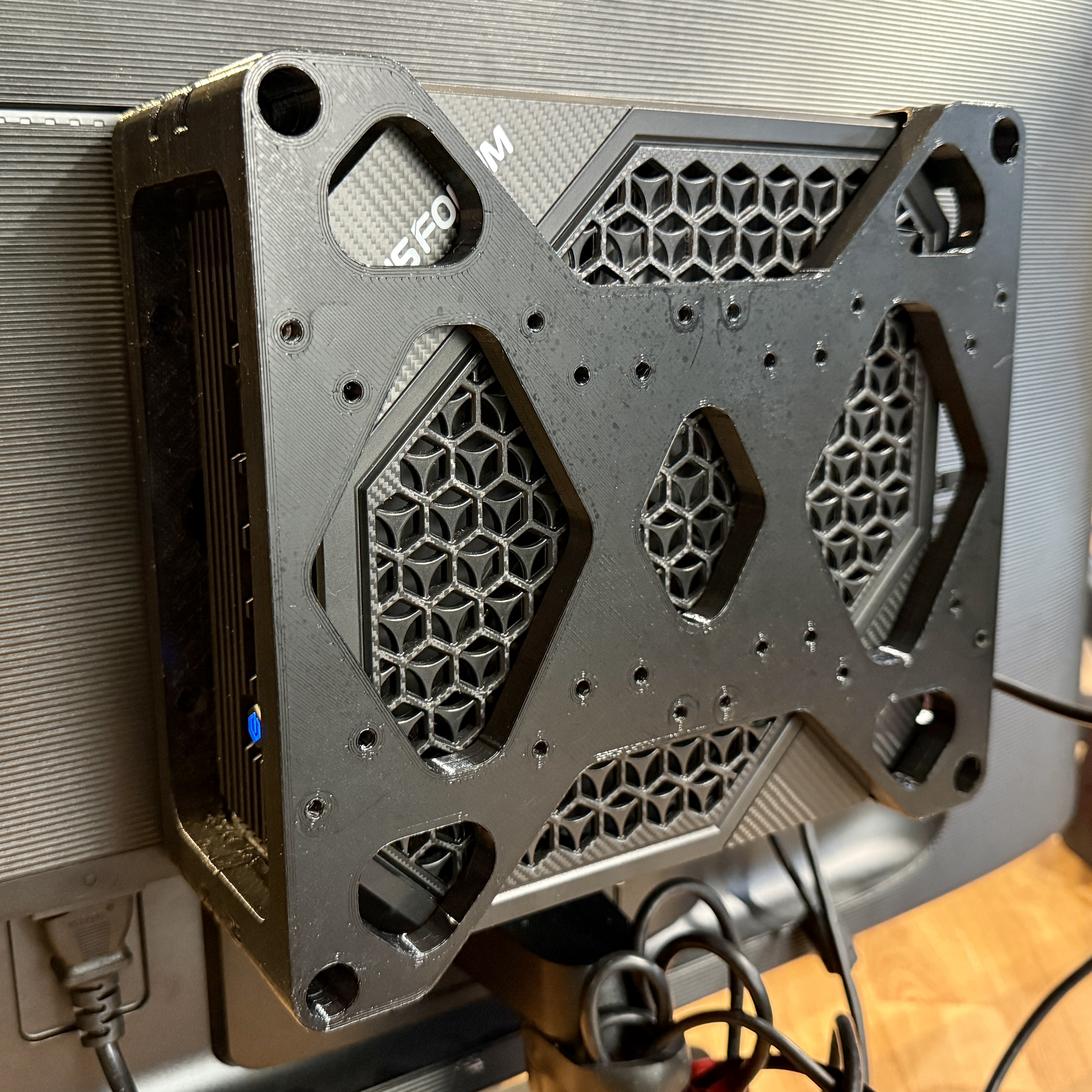 Minisforum HX99G mini PC VESA mount for monitor and/or monitor arms